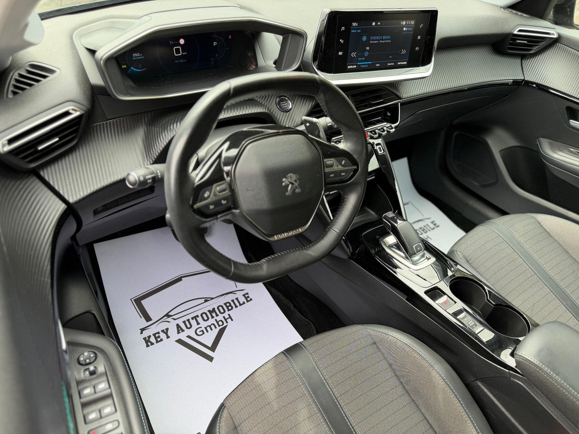 PEUGEOT 208 1.2 PureTech Allure EAT8-image-8