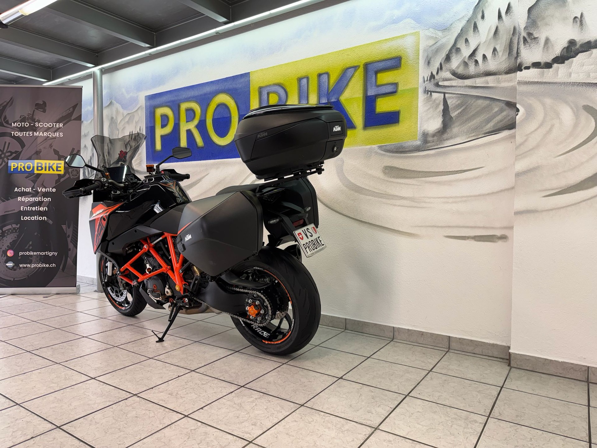 KTM 1290 Super Duke GT-showroom-element-3