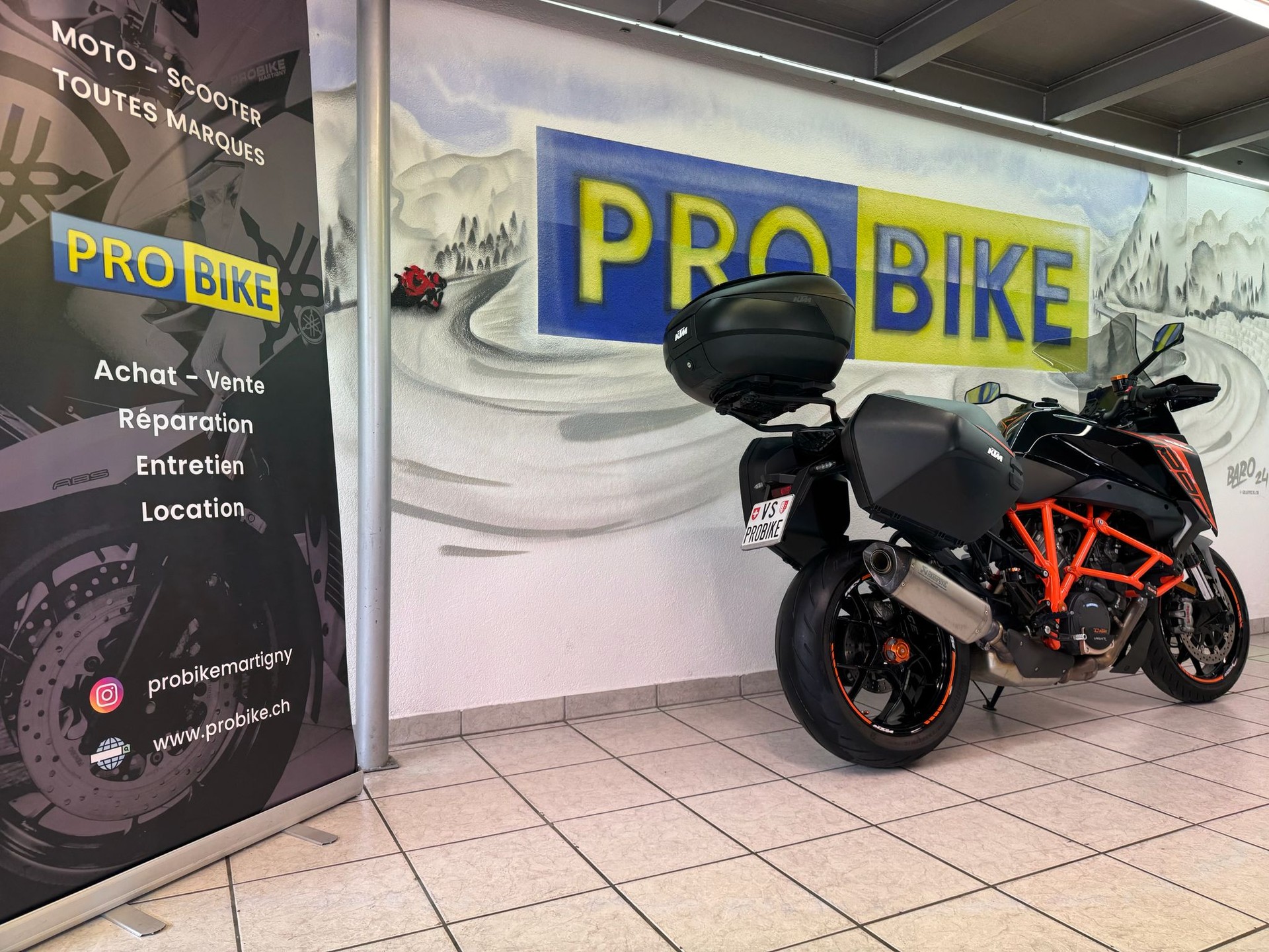 KTM 1290 Super Duke GT-showroom-element-2