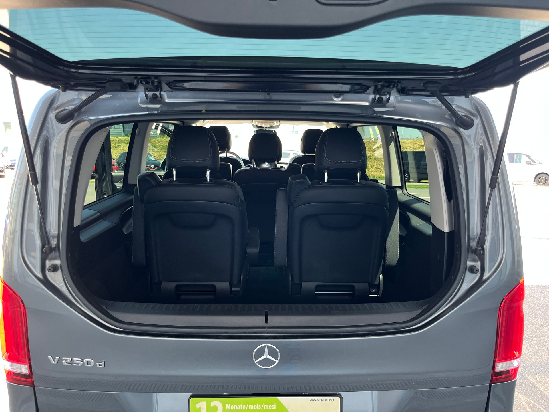 MERCEDES-BENZ V 250 d lang Avantgarde 9G-Tronic+++7-PLÄTZER+++GEPFLEGT+++-image-18