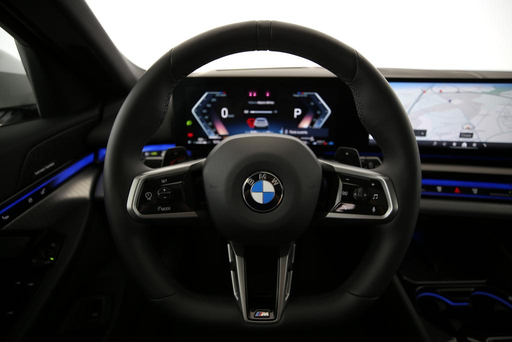 BMW 520d xDrive Touring-image-5