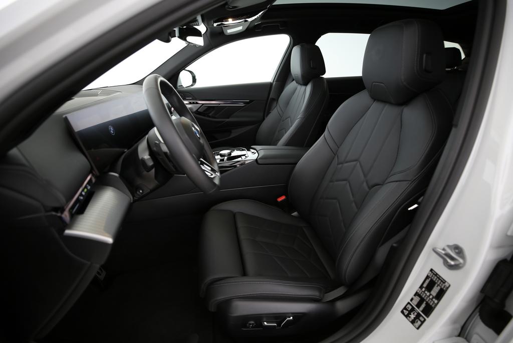 BMW 520d xDrive Touring-image-2