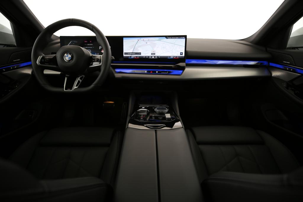 BMW 520d xDrive Touring-image-4