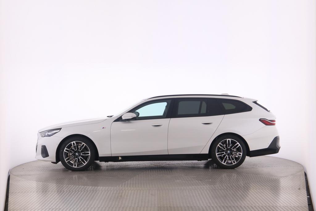BMW 520d xDrive Touring-image-3