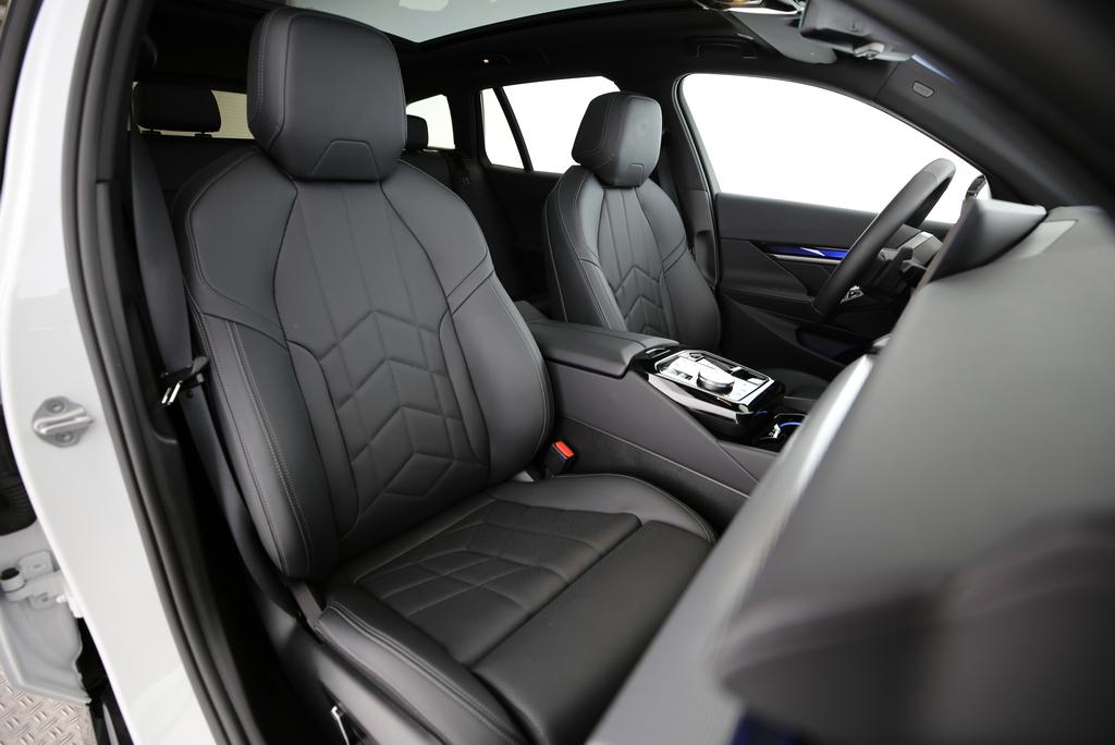 BMW 520d xDrive Touring-image-13