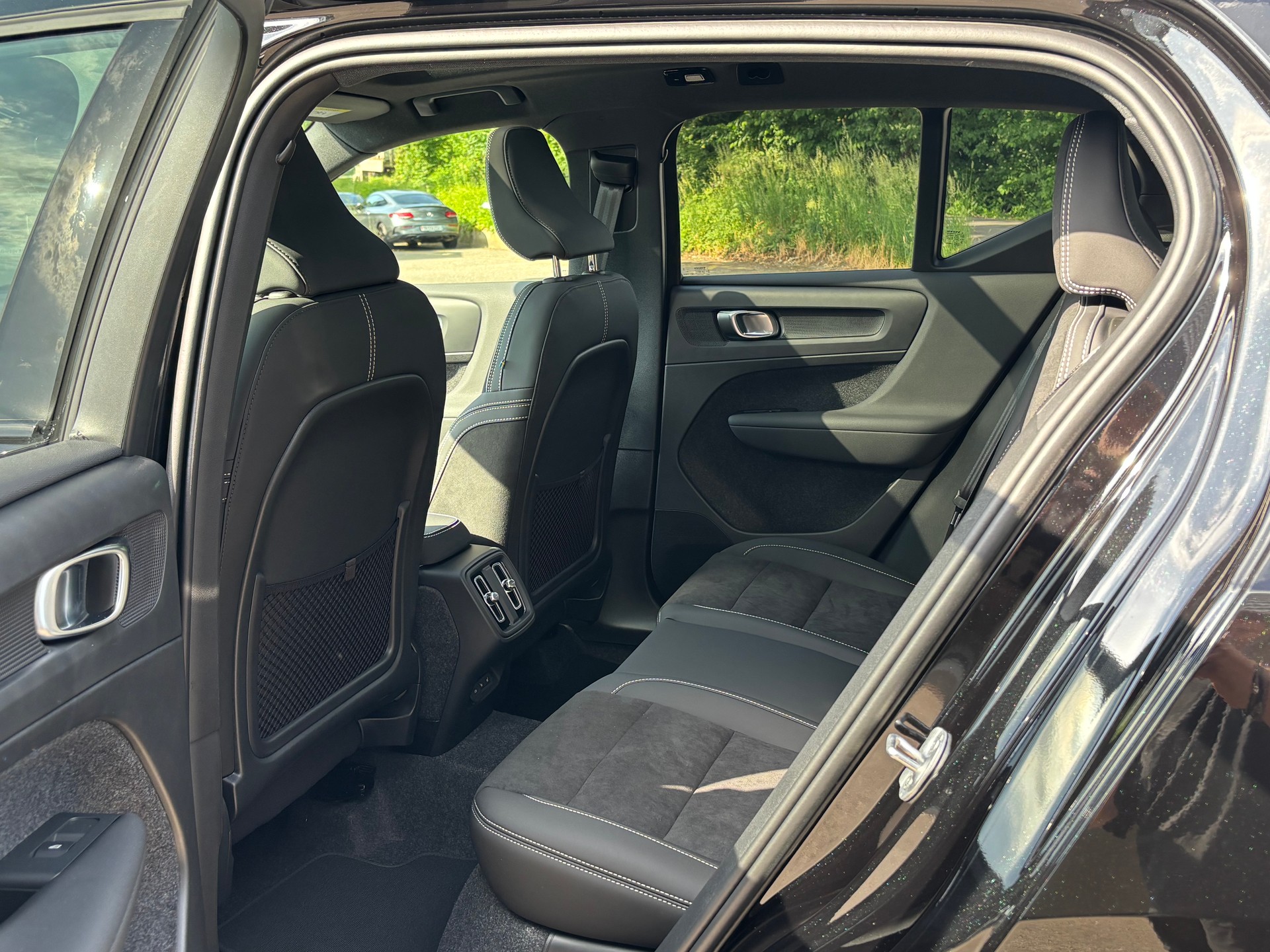 VOLVO XC40 2.0 B4 MH Black Edition-image-11