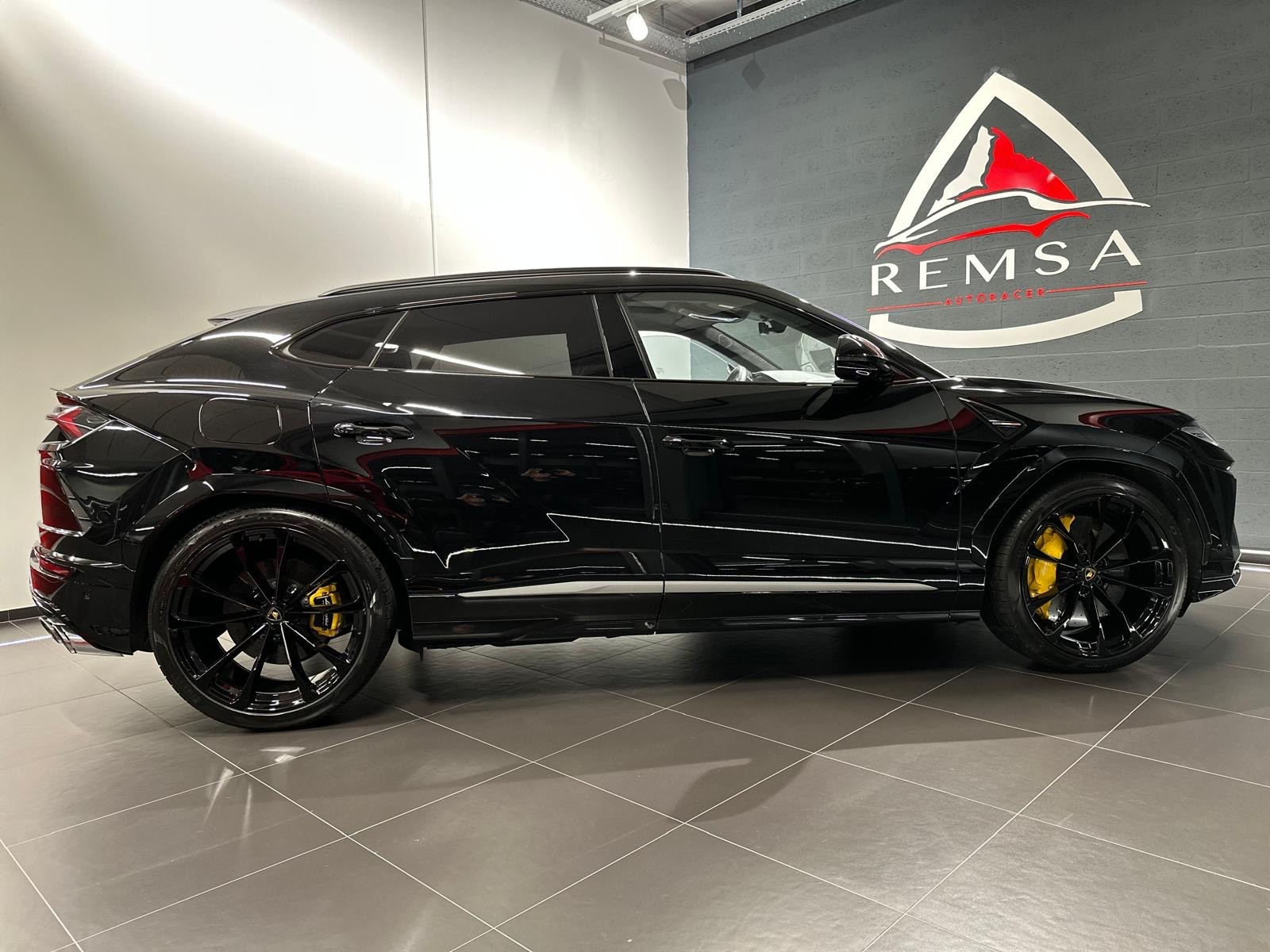LAMBORGHINI Urus E-Gear