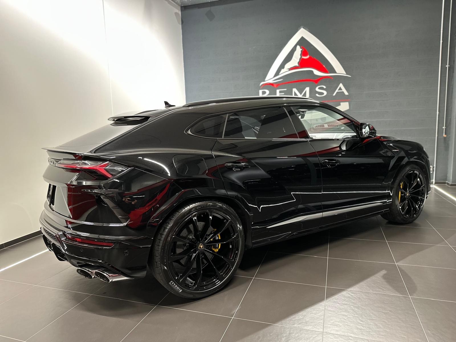 LAMBORGHINI Urus E-Gear-image-7