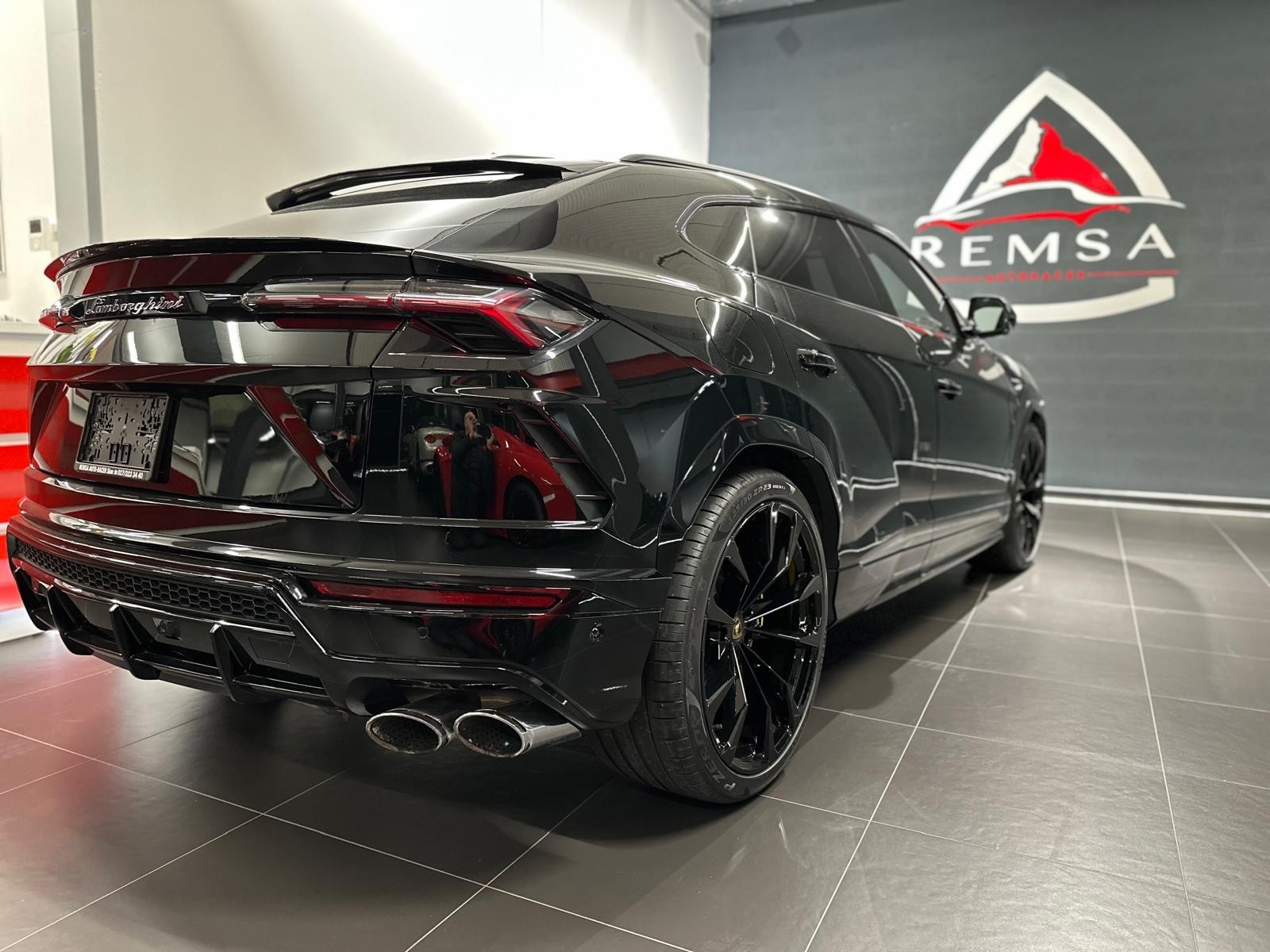 LAMBORGHINI Urus E-Gear-image-9