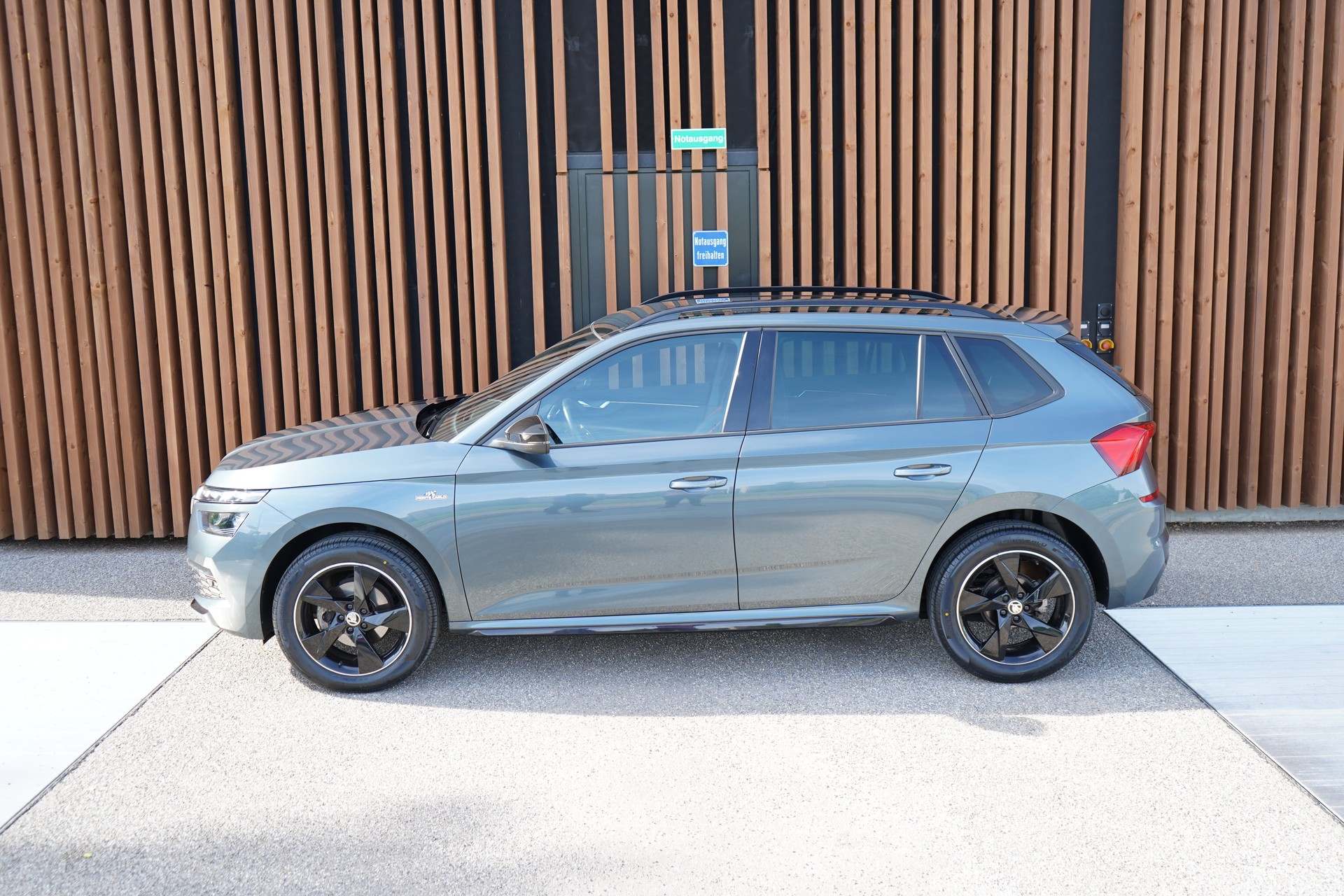SKODA KAMIQ 1.0 TSI MONTE CARLO BLACK DSG l 110 PS-image-5