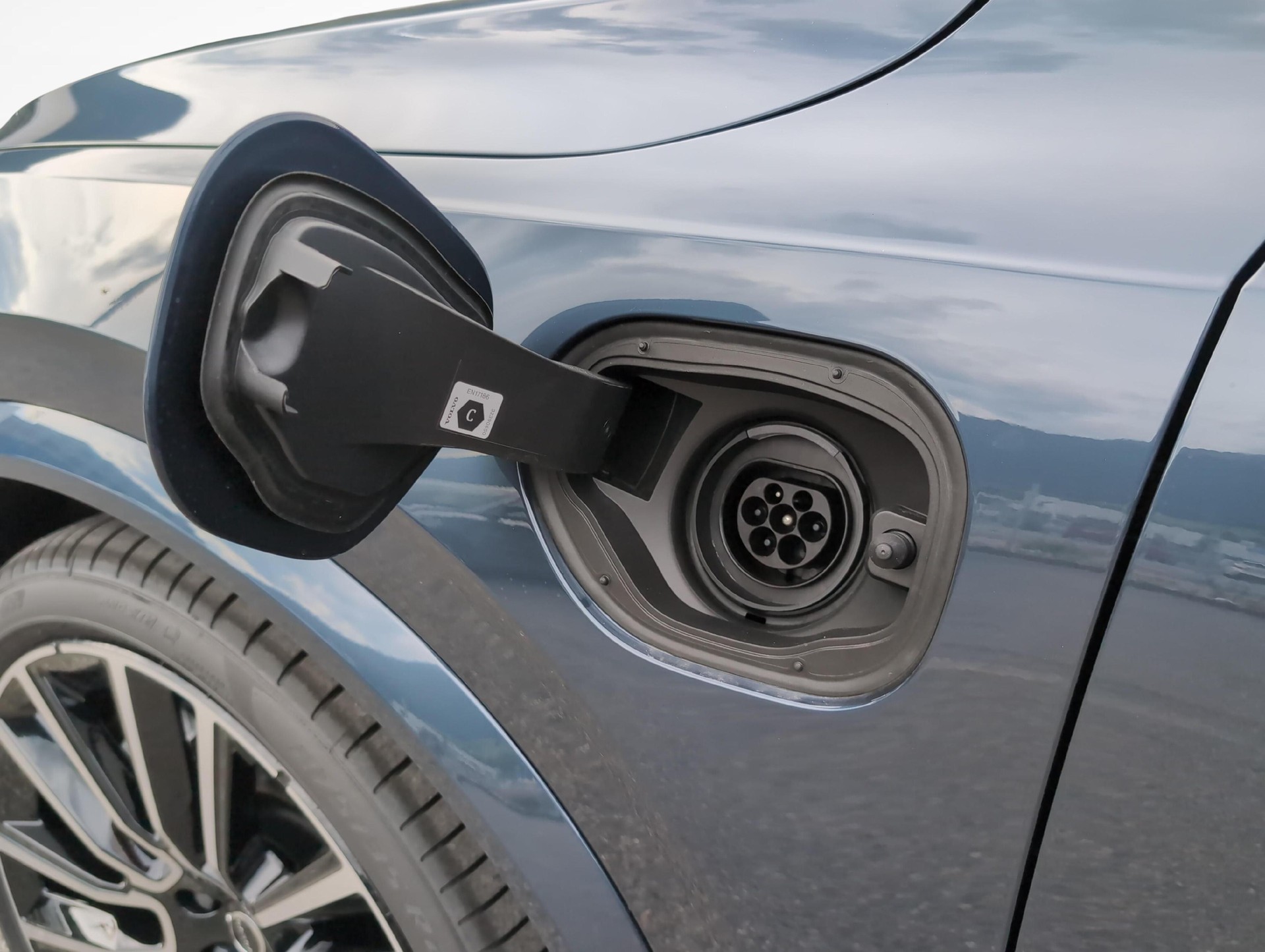 VOLVO XC90 2.0 T8 TE XCLUSIVE Edition Dark eAWD-image-17