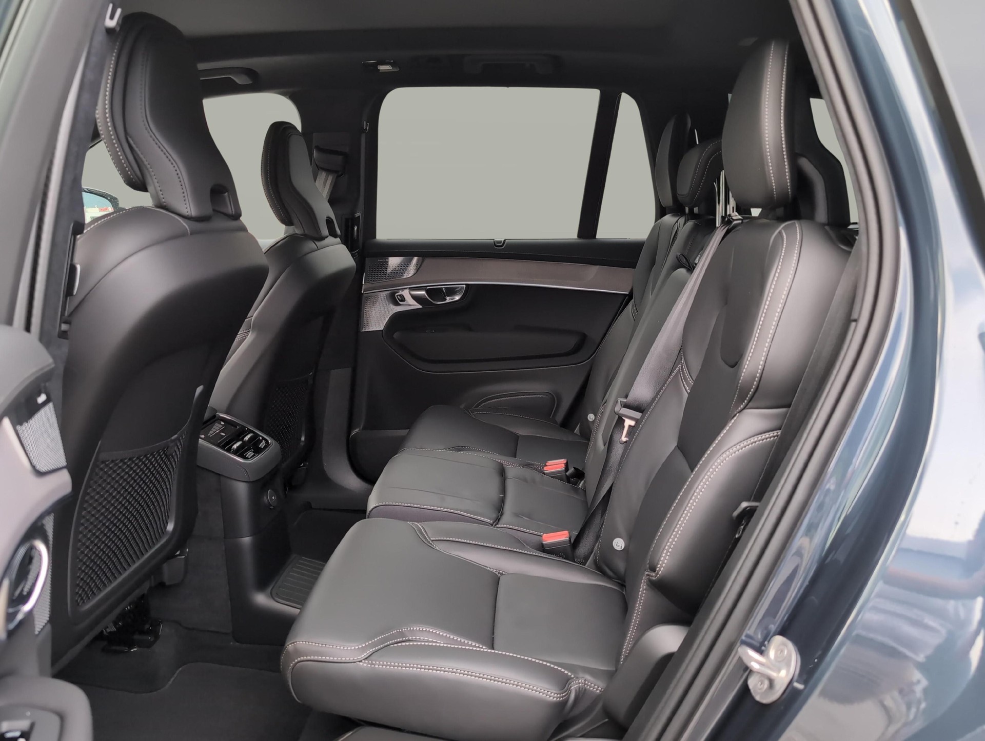 VOLVO XC90 2.0 T8 TE XCLUSIVE Edition Dark eAWD-image-11