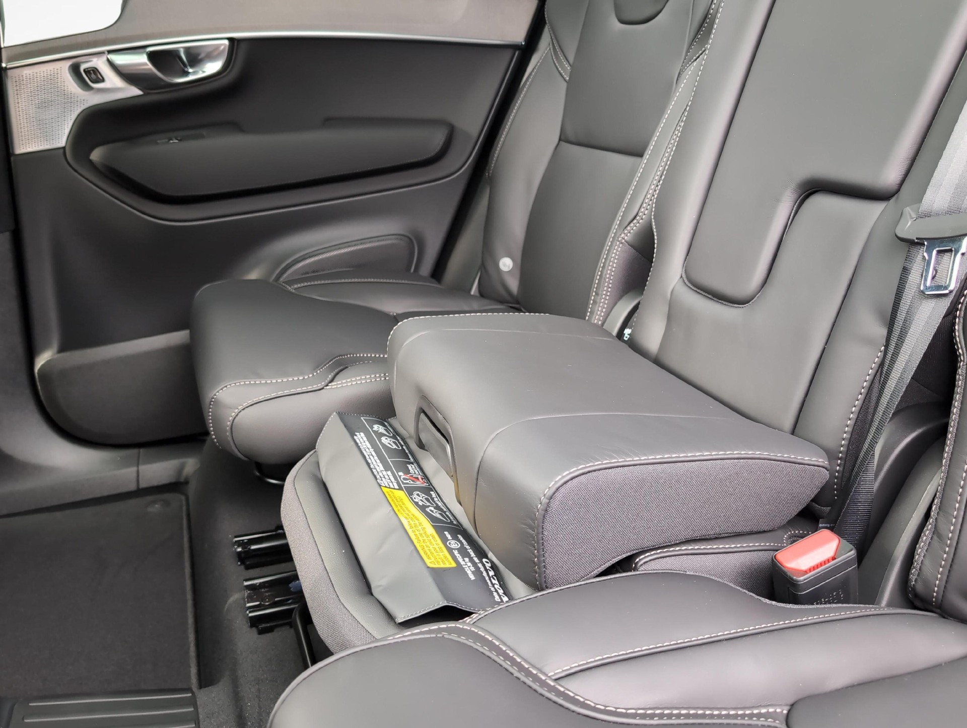 VOLVO XC90 2.0 T8 TE XCLUSIVE Edition Dark eAWD-image-18