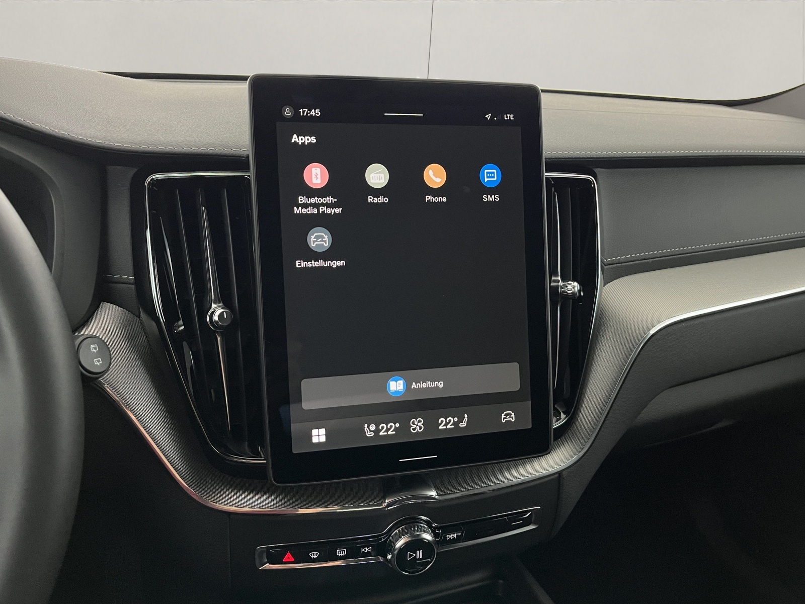 VOLVO XC60 2.0 B5 MH Black Edition AWD-image-14