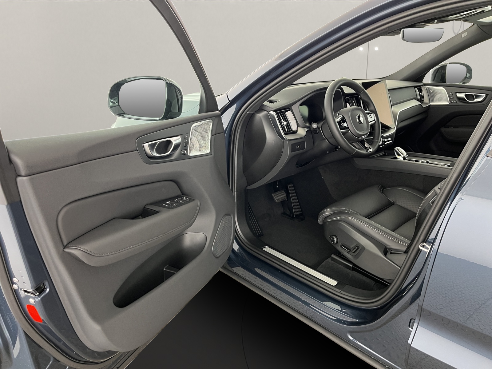 VOLVO XC60 2.0 B5 MH Black Edition AWD-image-7