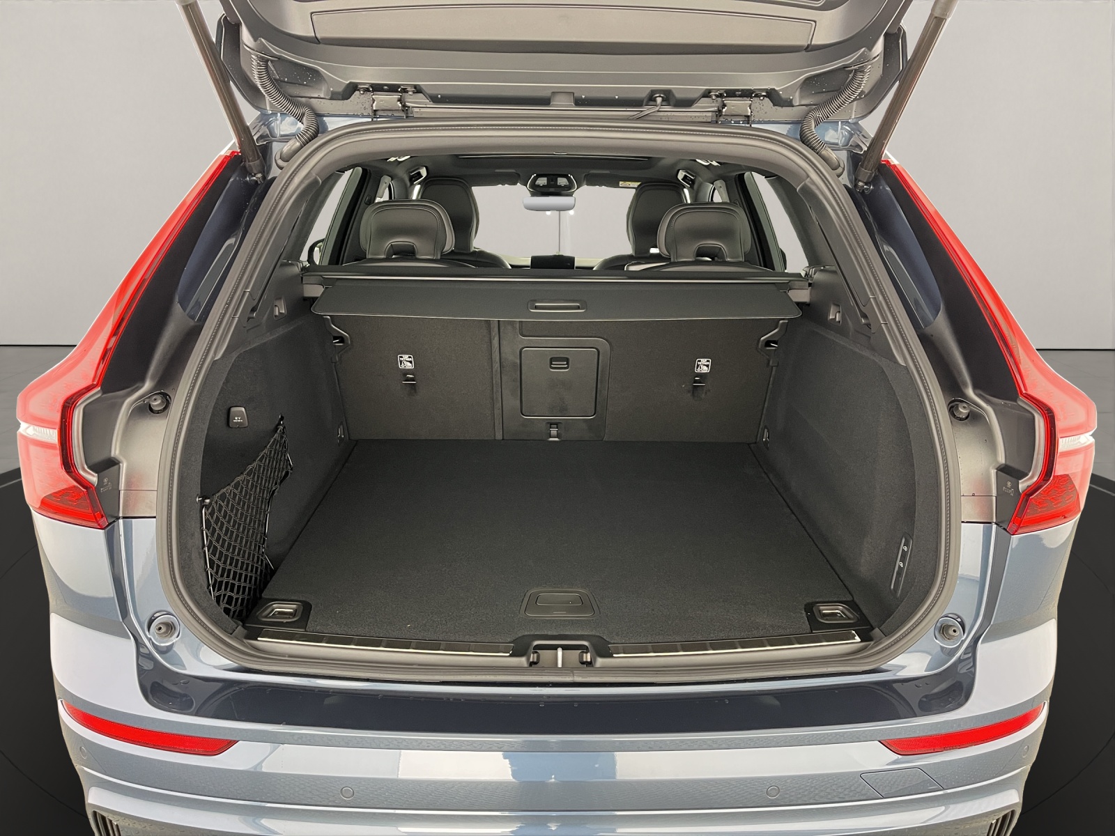 VOLVO XC60 2.0 B5 MH Black Edition AWD-image-6