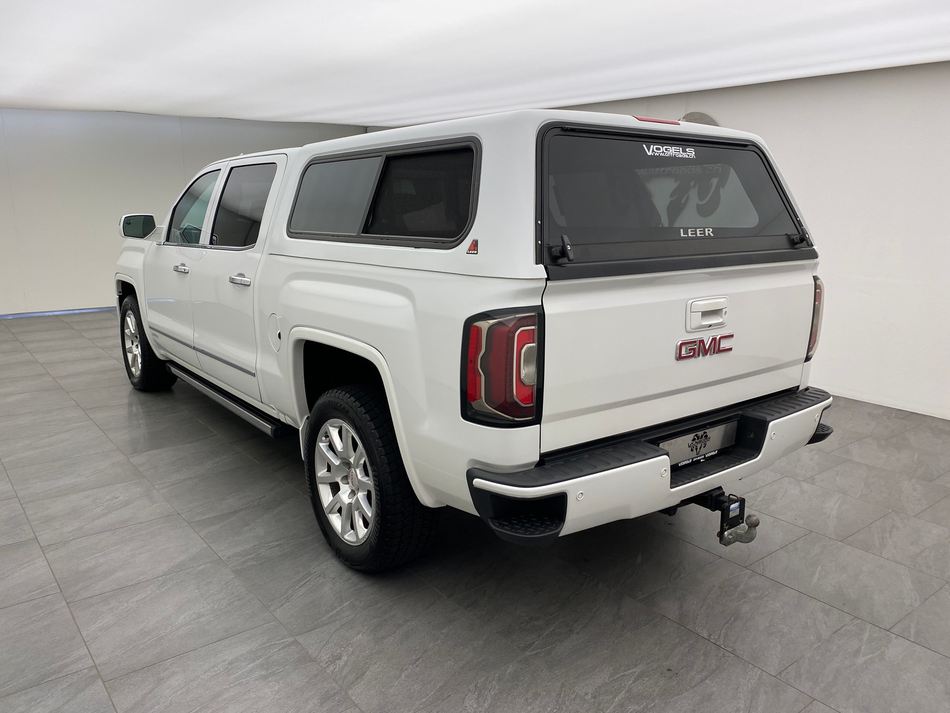 GMC Sierra Denali 6.2 4x4-image-5