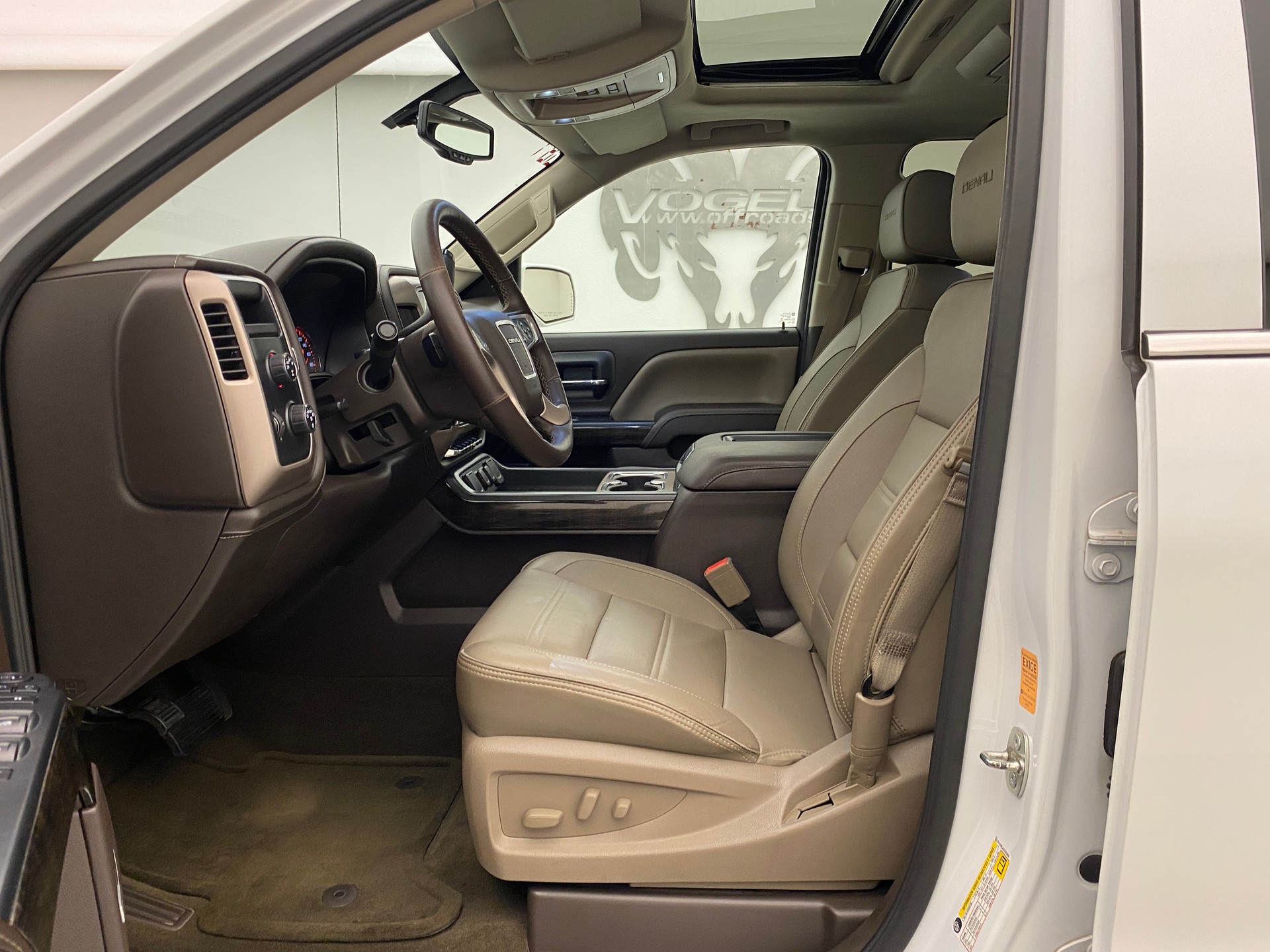 GMC Sierra Denali 6.2 4x4-image-9