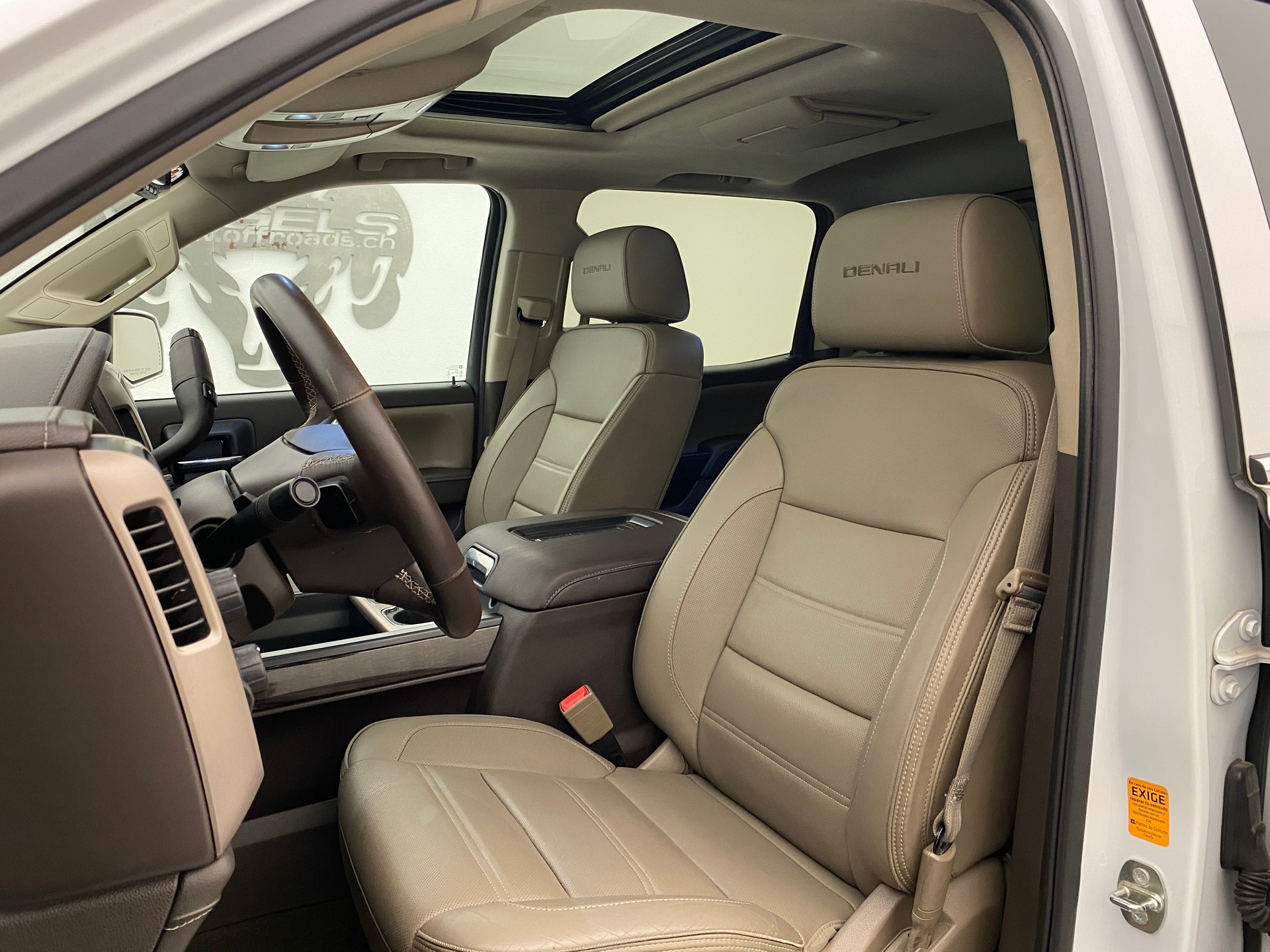 GMC Sierra Denali 6.2 4x4-image-8