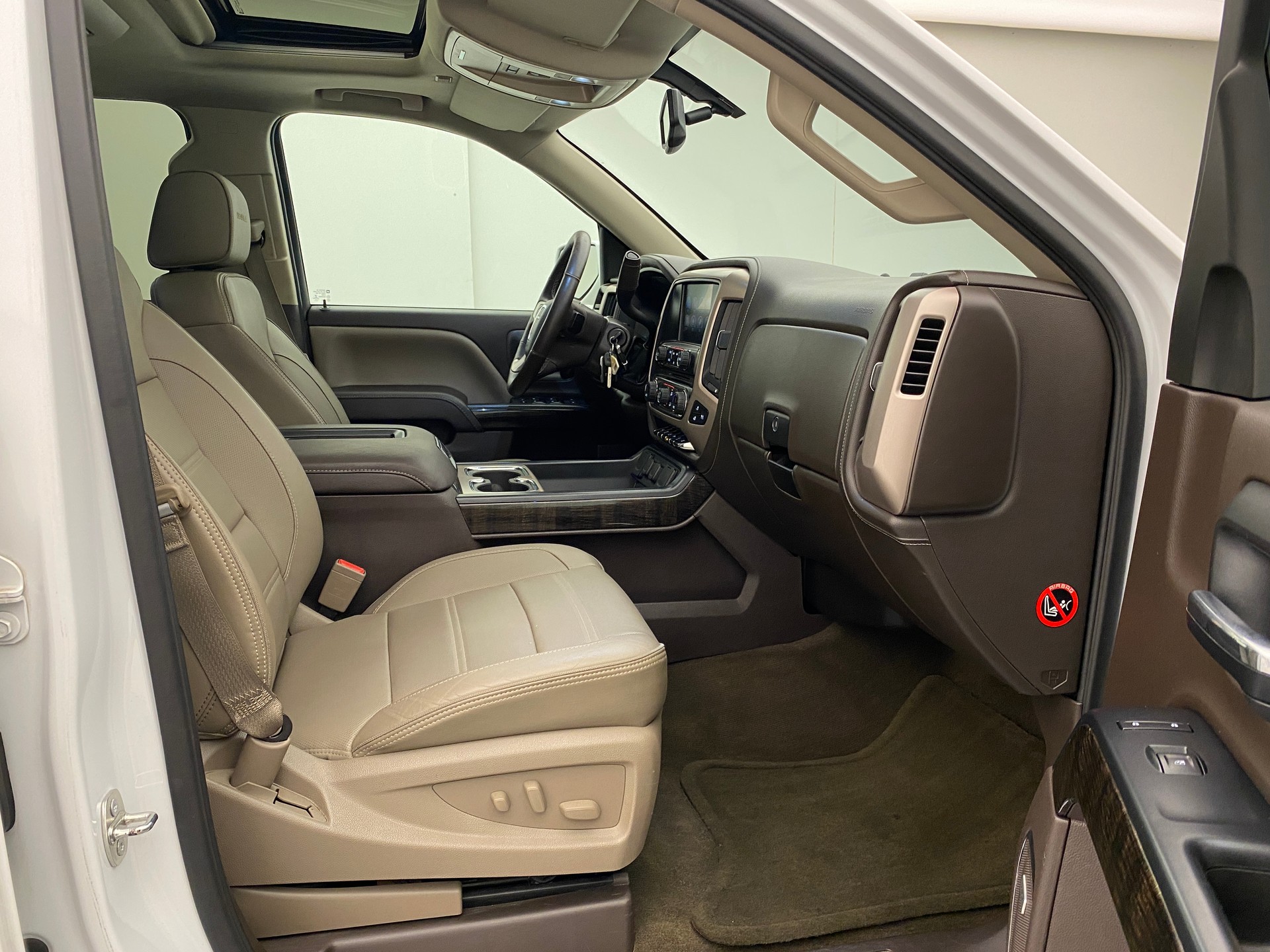 GMC Sierra Denali 6.2 4x4-image-11