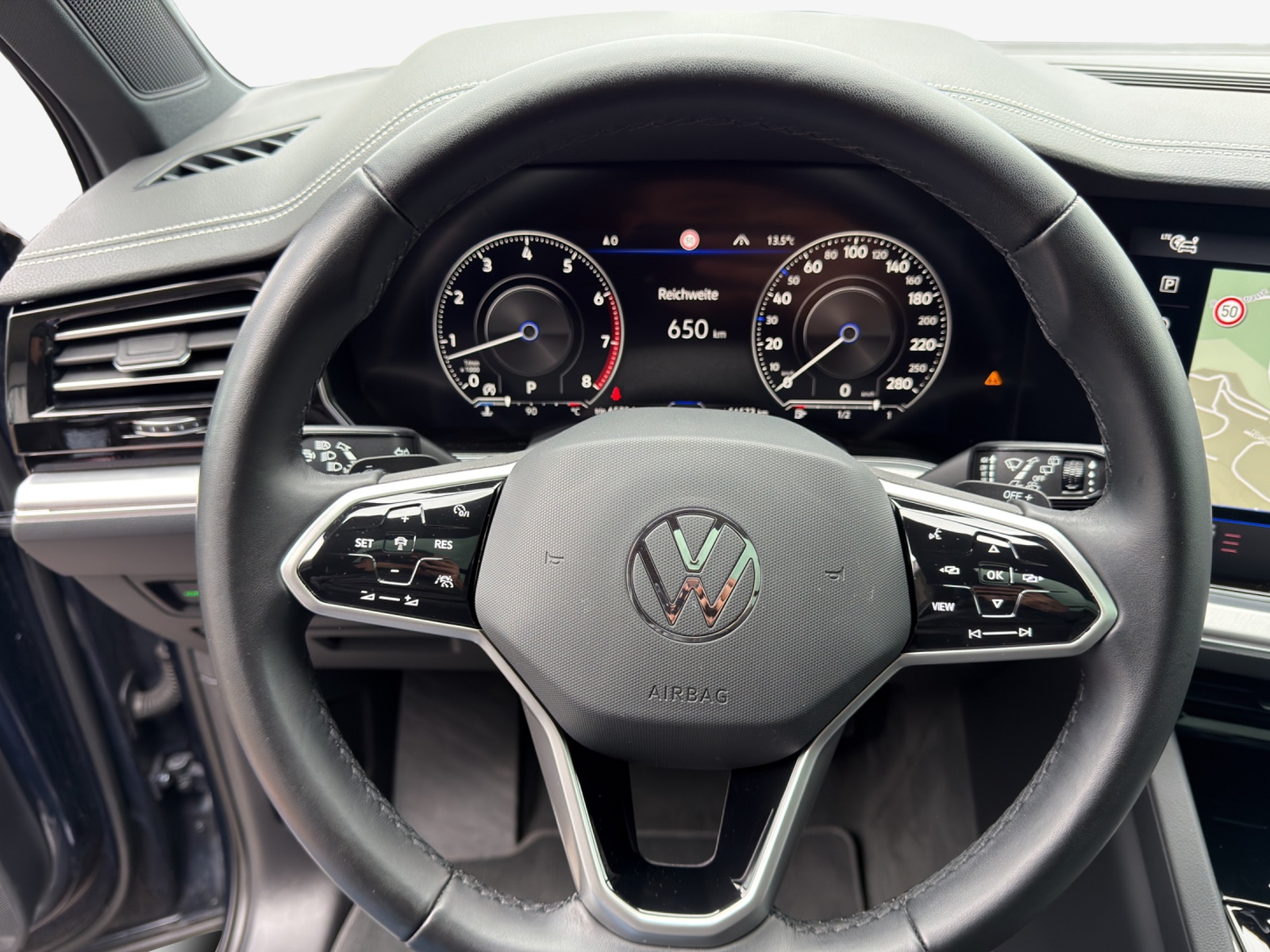 VW Touareg 3.0 TSI Elegance Tiptronic-image-9