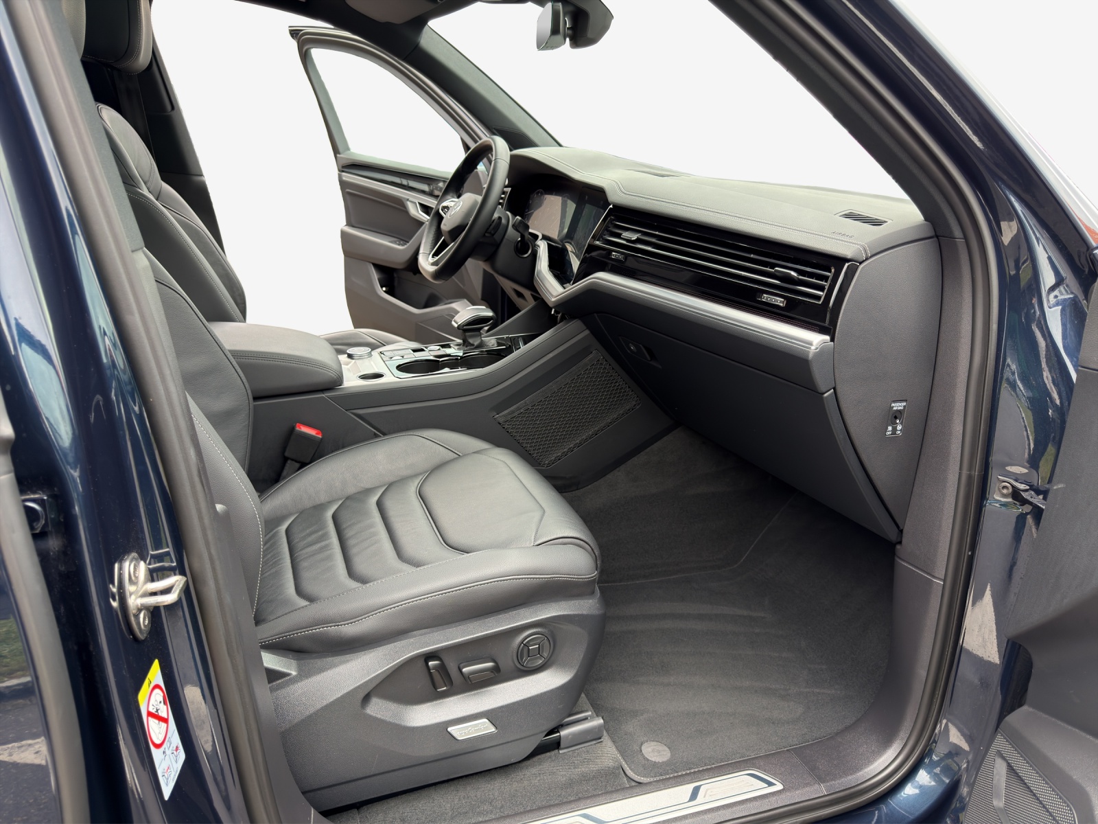 VW Touareg 3.0 TSI Elegance Tiptronic-image-13