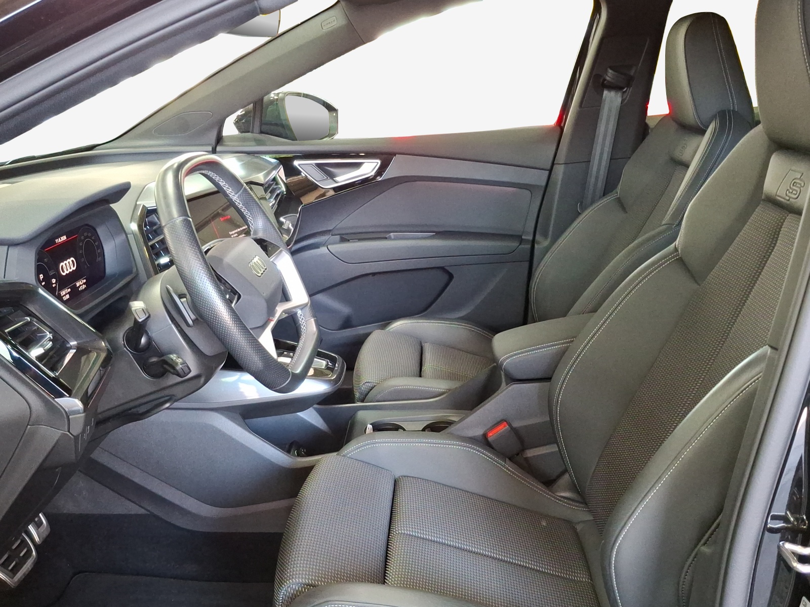 AUDI Q4 Sportback e-tron 45 quattro-image-8