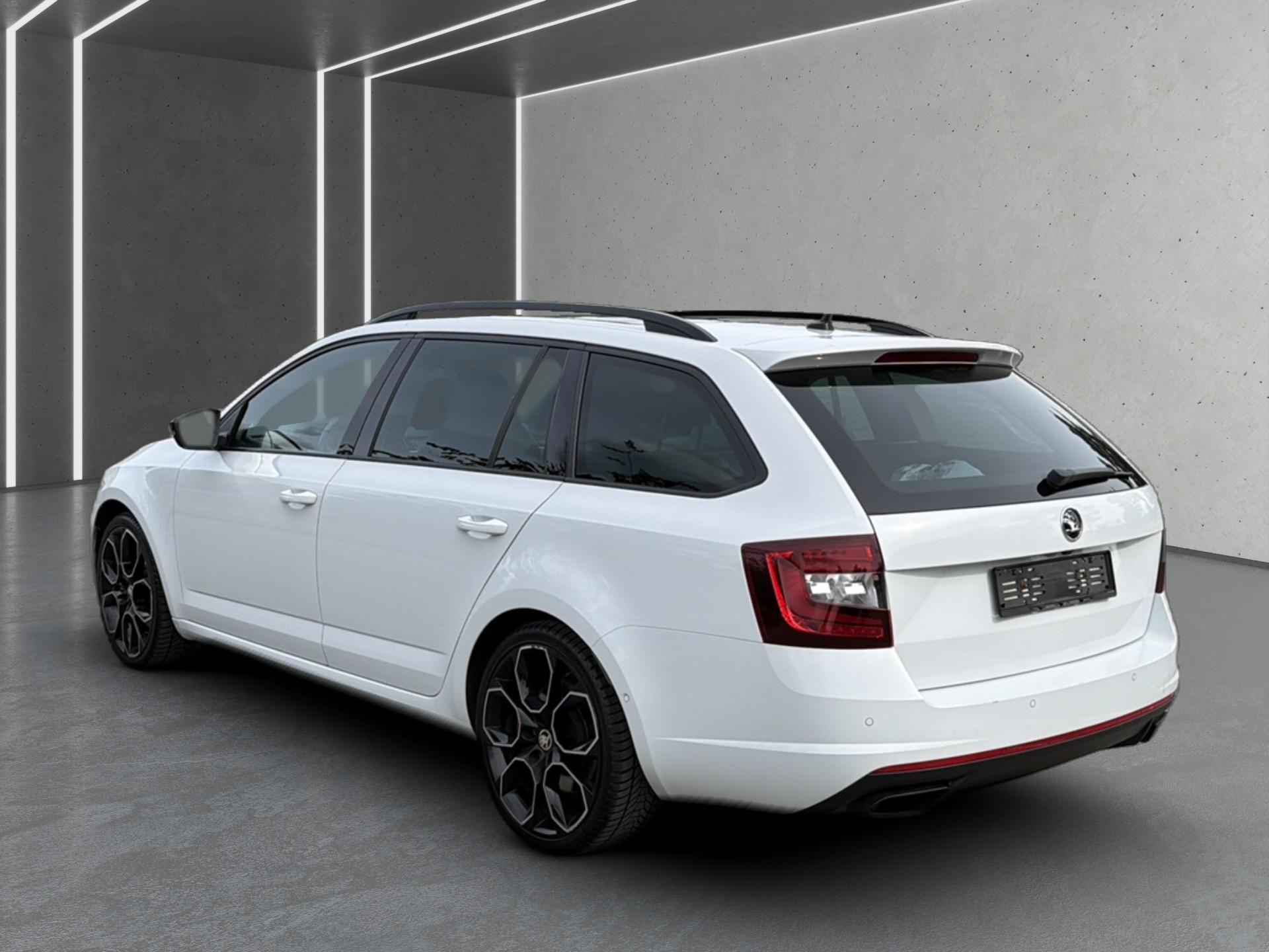 SKODA Octavia Combi 2.0 TSI RS 245 DSG-image-3