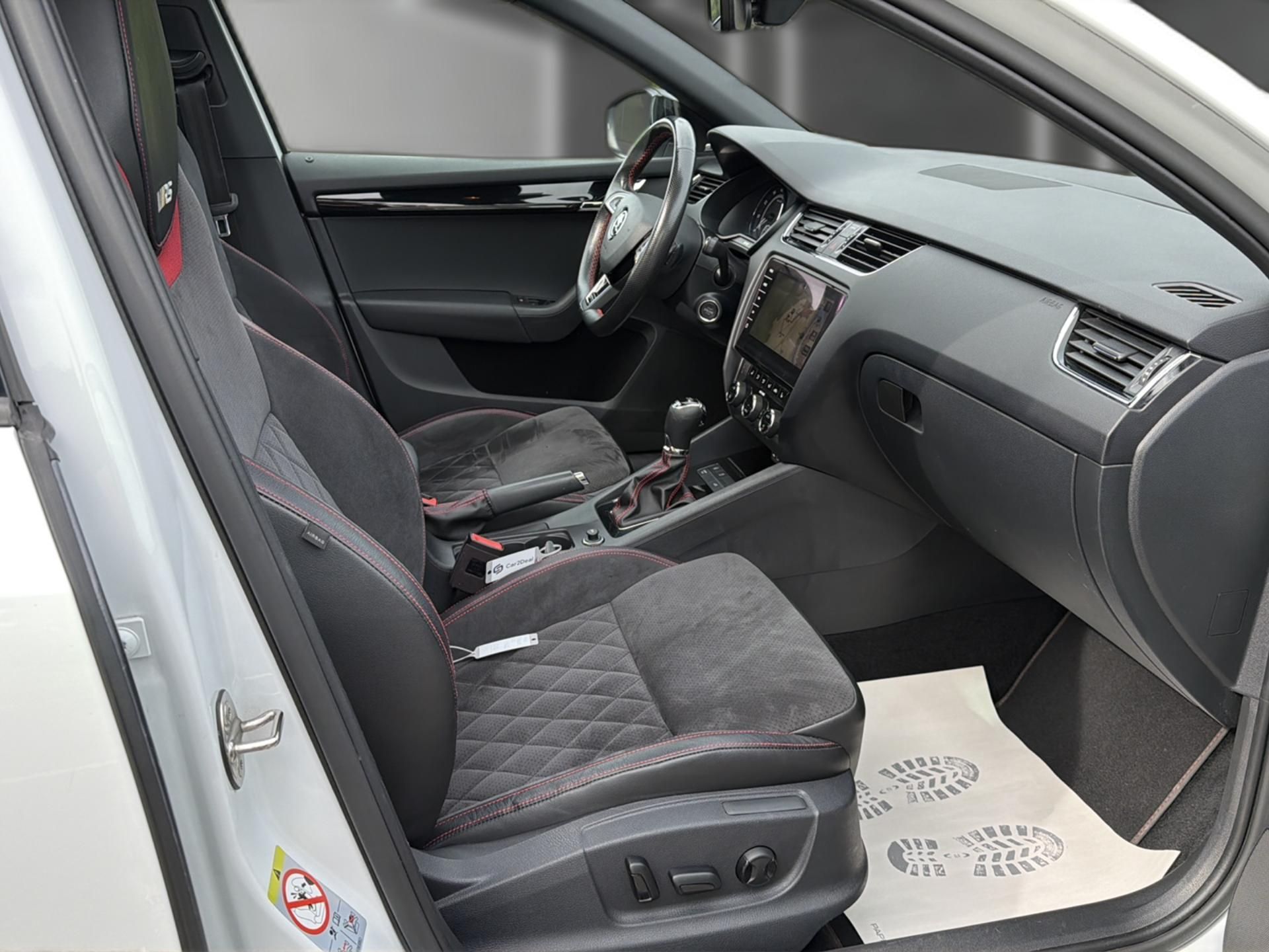 SKODA Octavia Combi 2.0 TSI RS 245 DSG-image-16