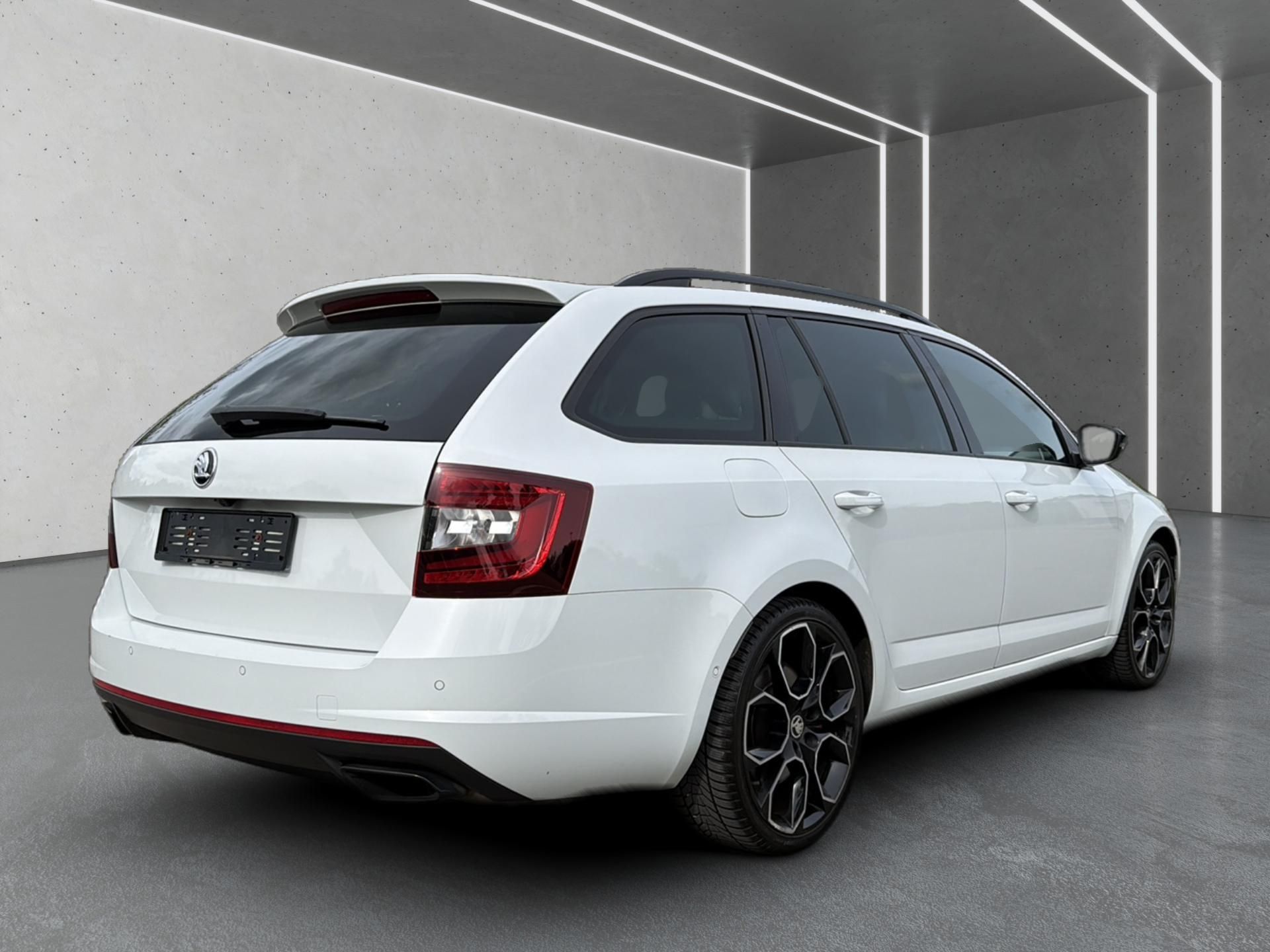 SKODA Octavia Combi 2.0 TSI RS 245 DSG-image-5
