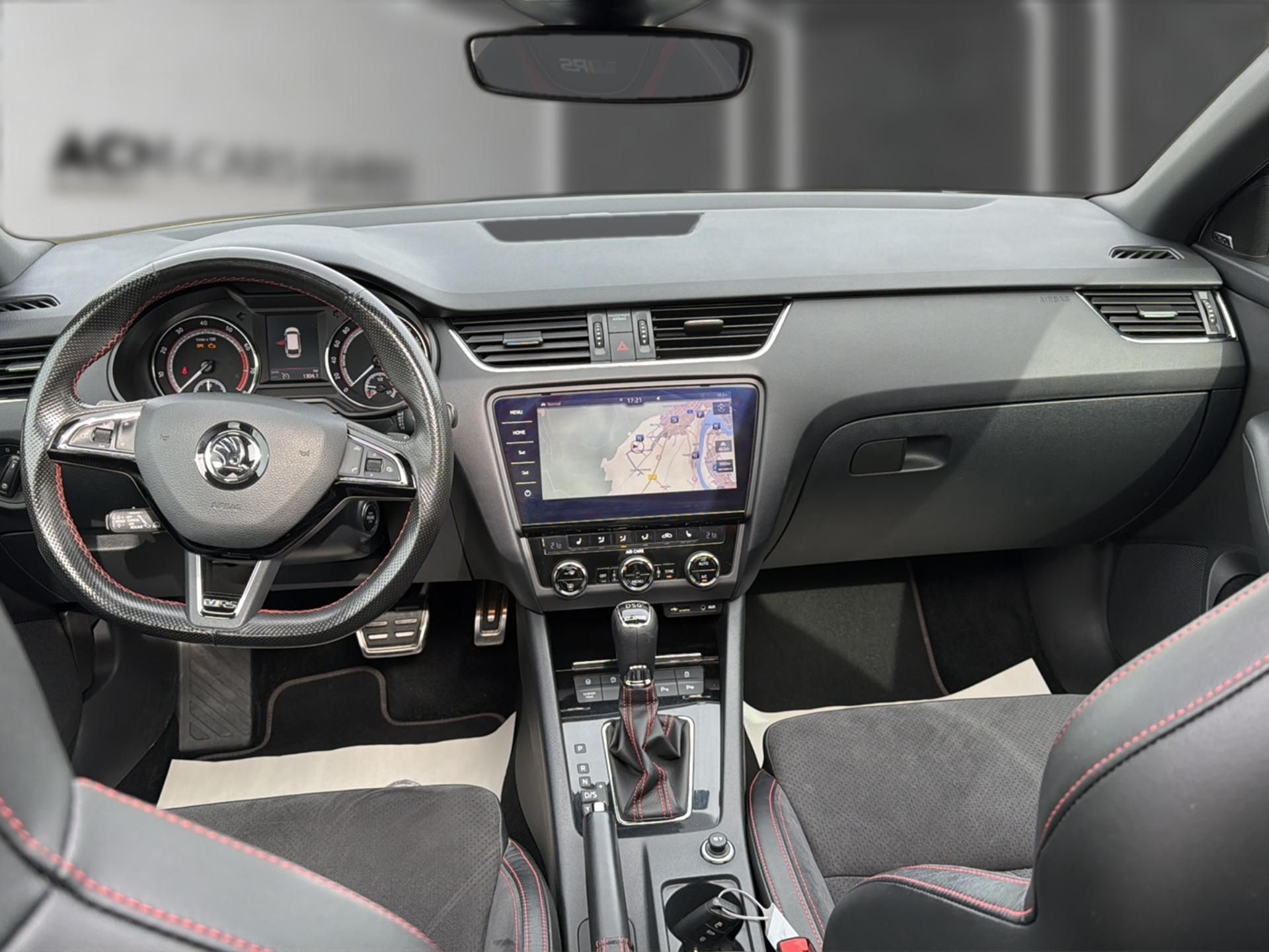 SKODA Octavia Combi 2.0 TSI RS 245 DSG-image-15
