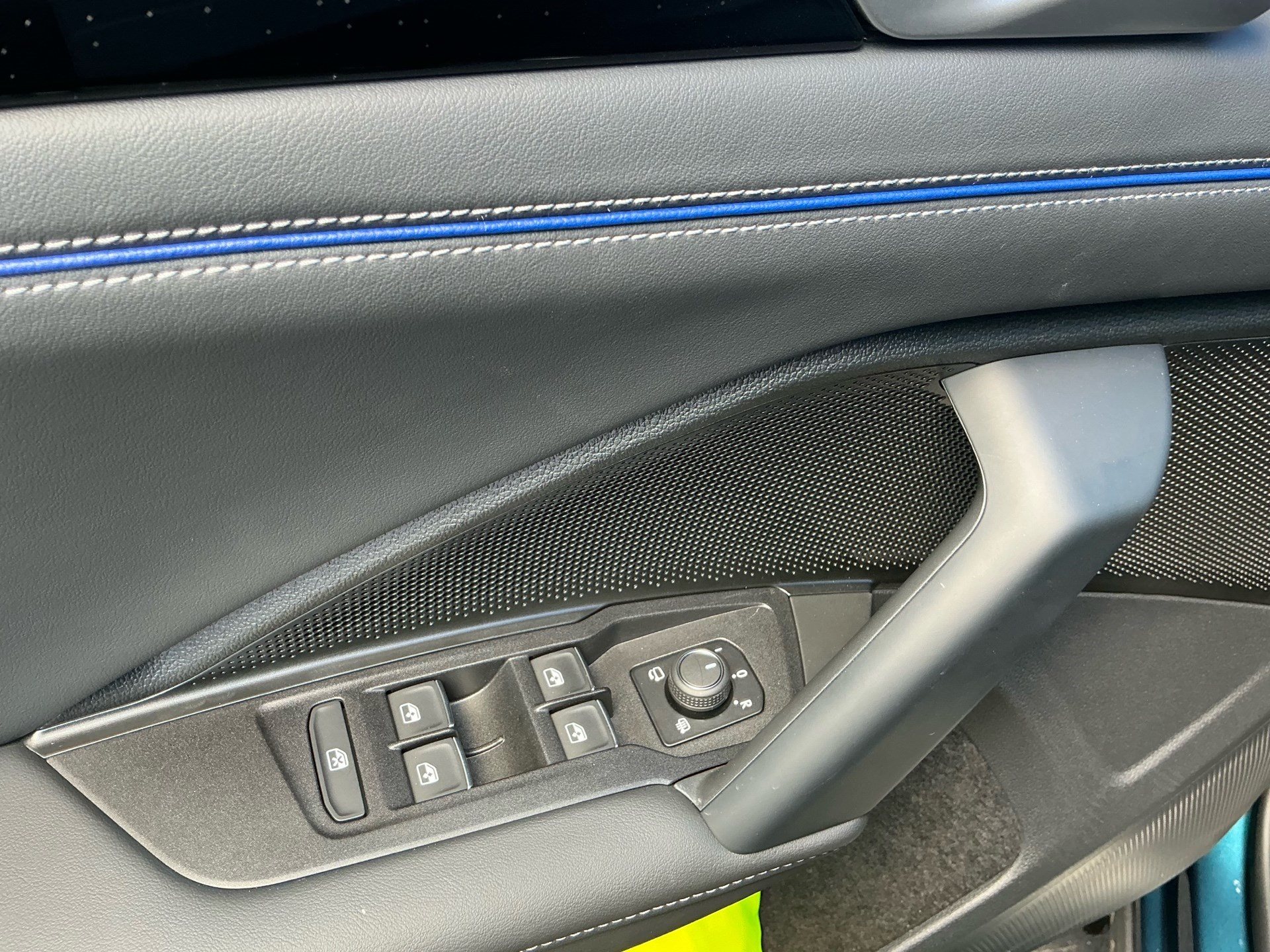 VW Tiguan 2.0 TSI 265 PS 4MOTION R-LINE *** ANHÄNGEKUPPLUNG ***-image-27