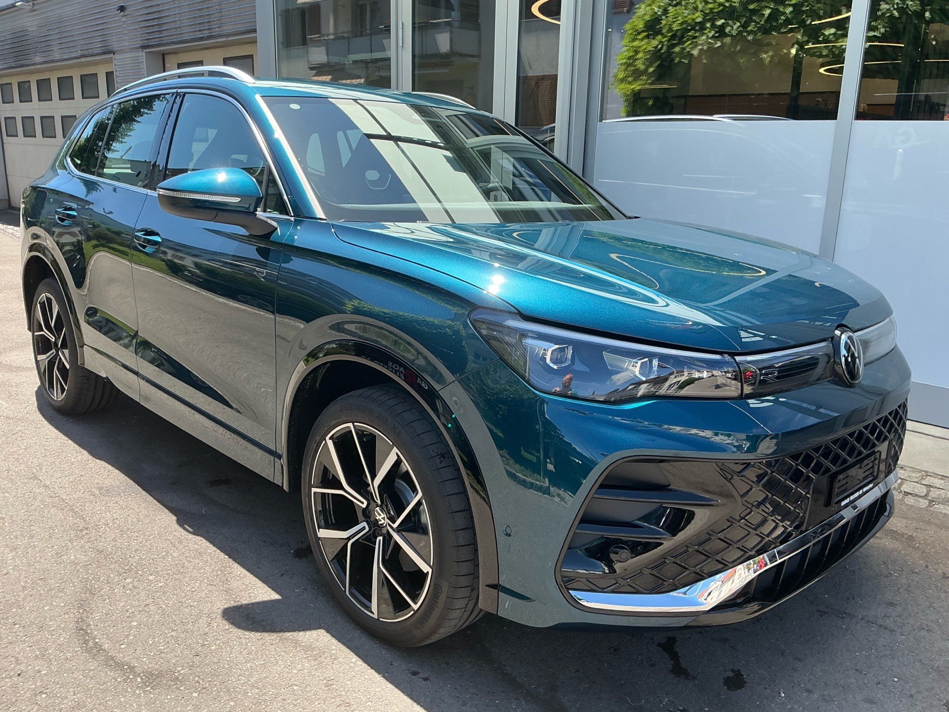 VW Tiguan 2.0 TSI 265 PS 4MOTION R-LINE *** ANHÄNGEKUPPLUNG ***-image-2