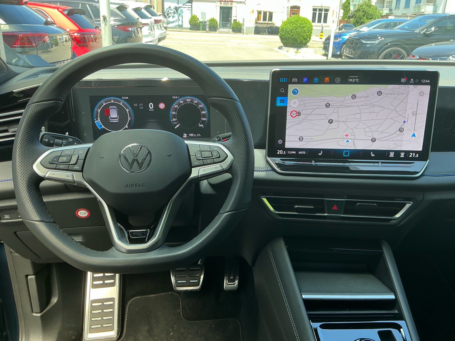 VW Tiguan 2.0 TSI 265 PS 4MOTION R-LINE *** ANHÄNGEKUPPLUNG ***-image-8