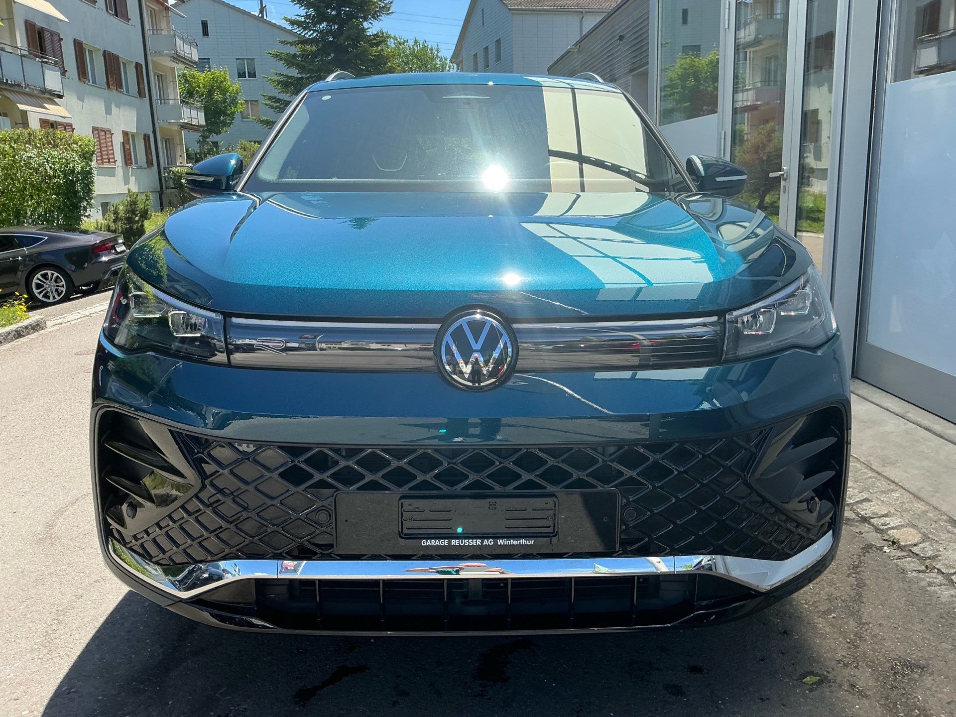VW Tiguan 2.0 TSI 265 PS 4MOTION R-LINE *** ANHÄNGEKUPPLUNG ***-image-1