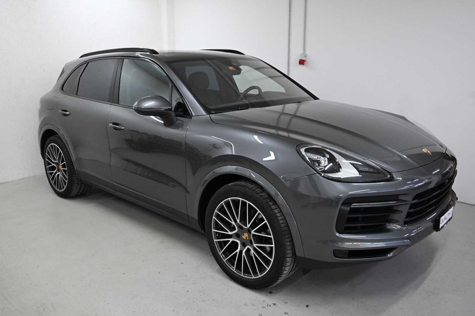 PORSCHE Cayenne E-Hybrid-image-4