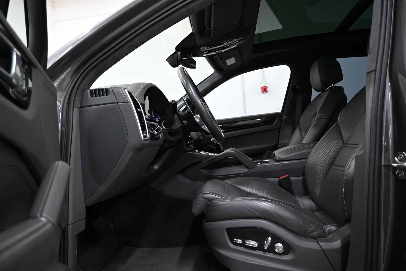 PORSCHE Cayenne E-Hybrid-image-9