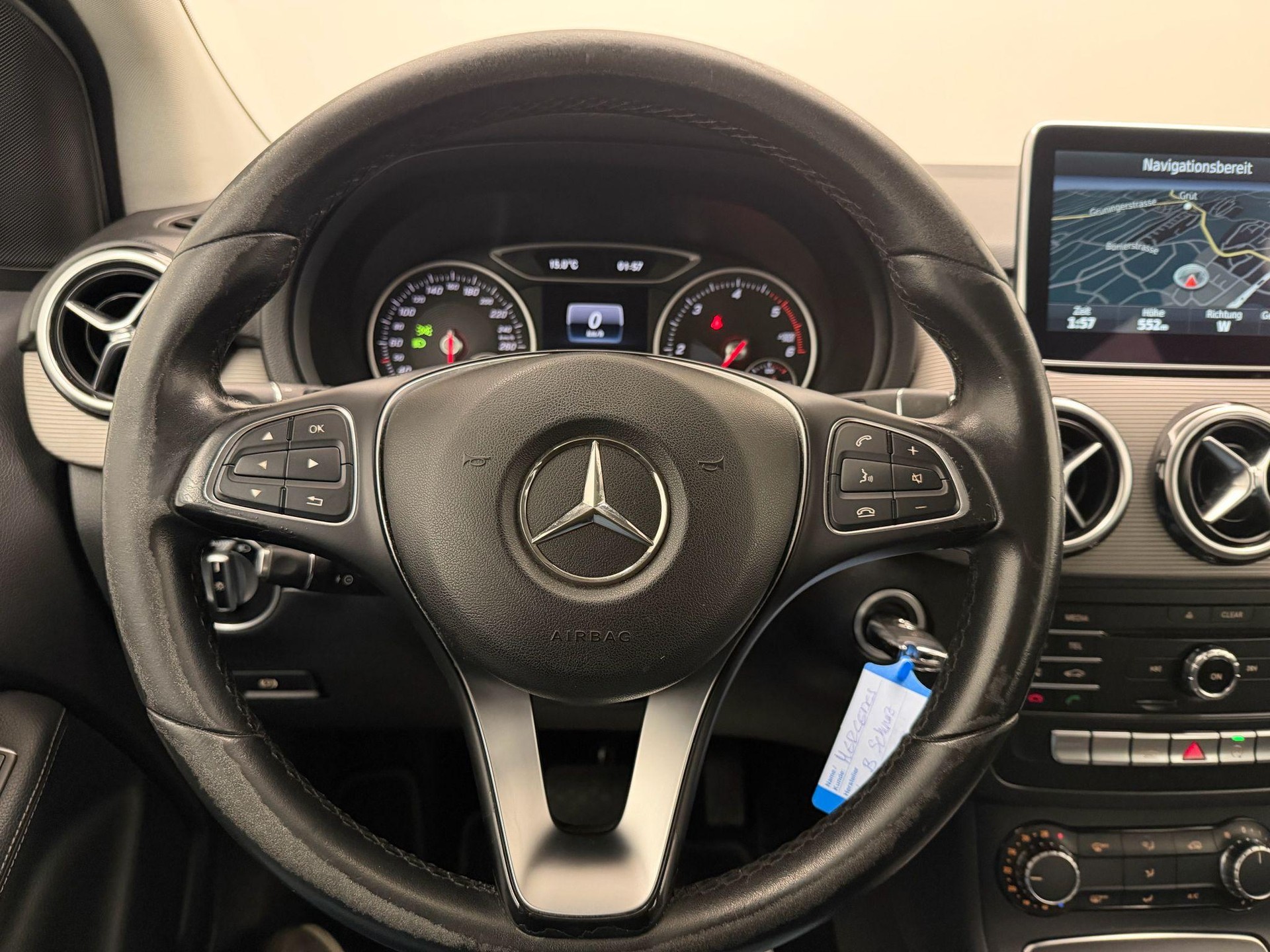 MERCEDES-BENZ B 180 d Style-image-15