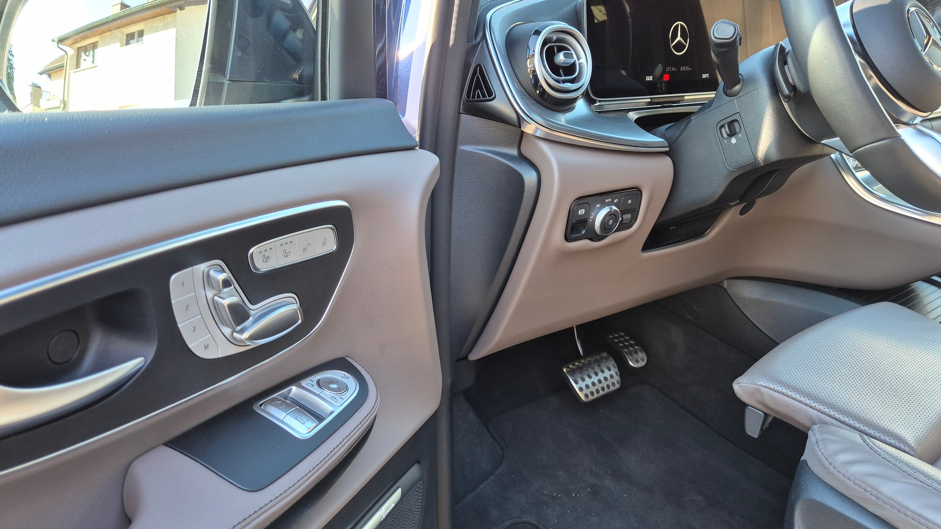 MERCEDES-BENZ V 300 d lang Exclusive 4Matic 9G-Tronic-image-6