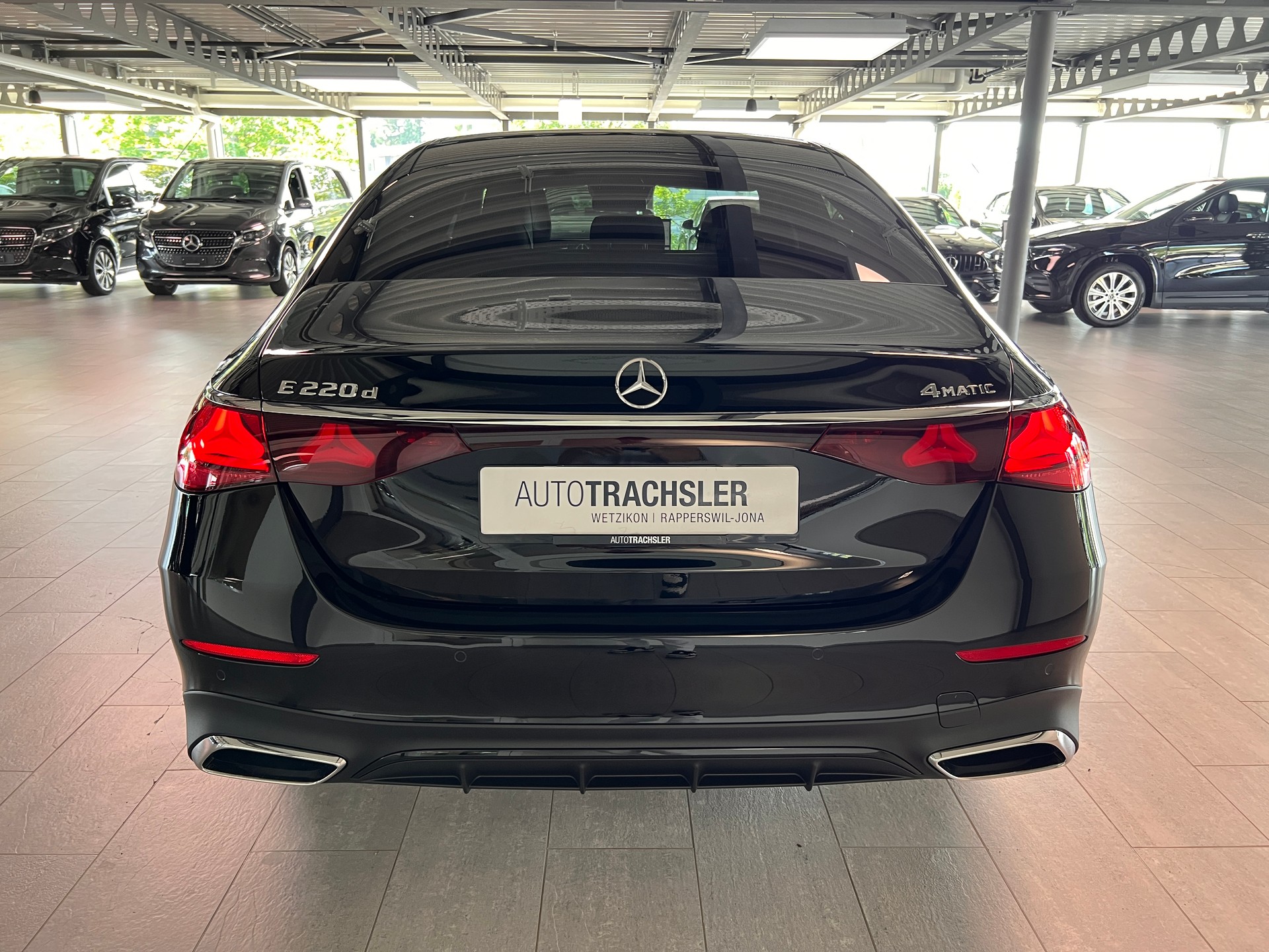 MERCEDES-BENZ E 220 d 4Matic 9G-Tronic-image-4