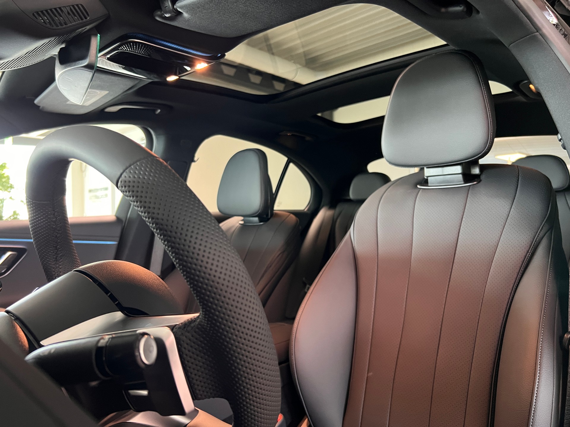 MERCEDES-BENZ E 220 d 4Matic 9G-Tronic-image-11