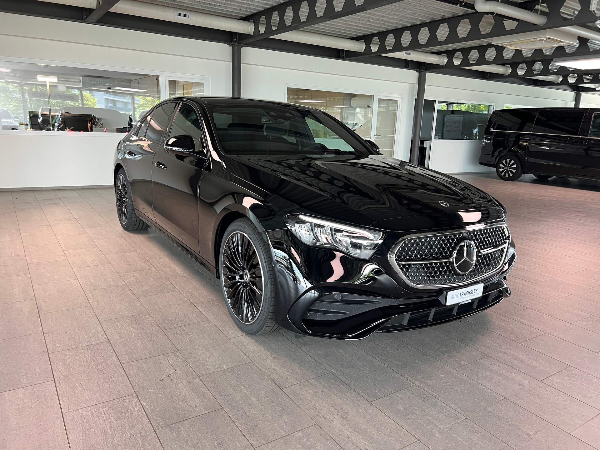 MERCEDES-BENZ E 220 d 4Matic 9G-Tronic-image-2