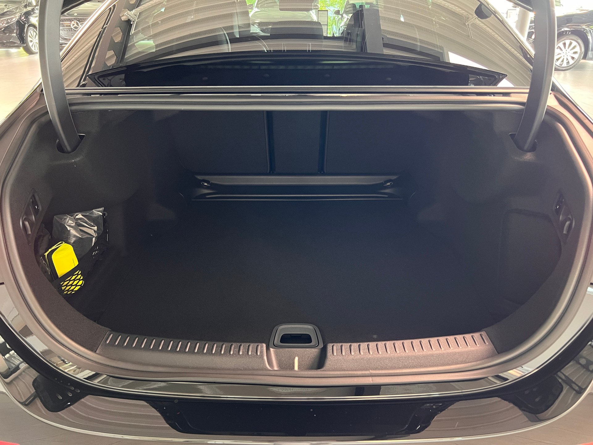 MERCEDES-BENZ E 220 d 4Matic 9G-Tronic-image-6