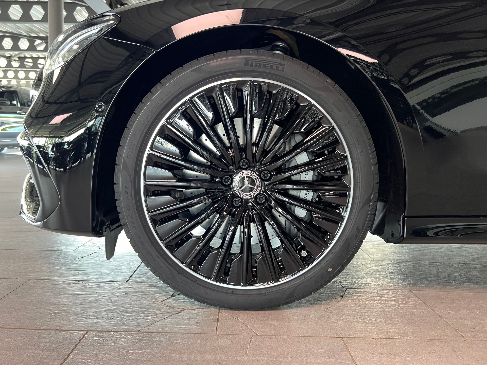MERCEDES-BENZ E 220 d 4Matic 9G-Tronic-image-5