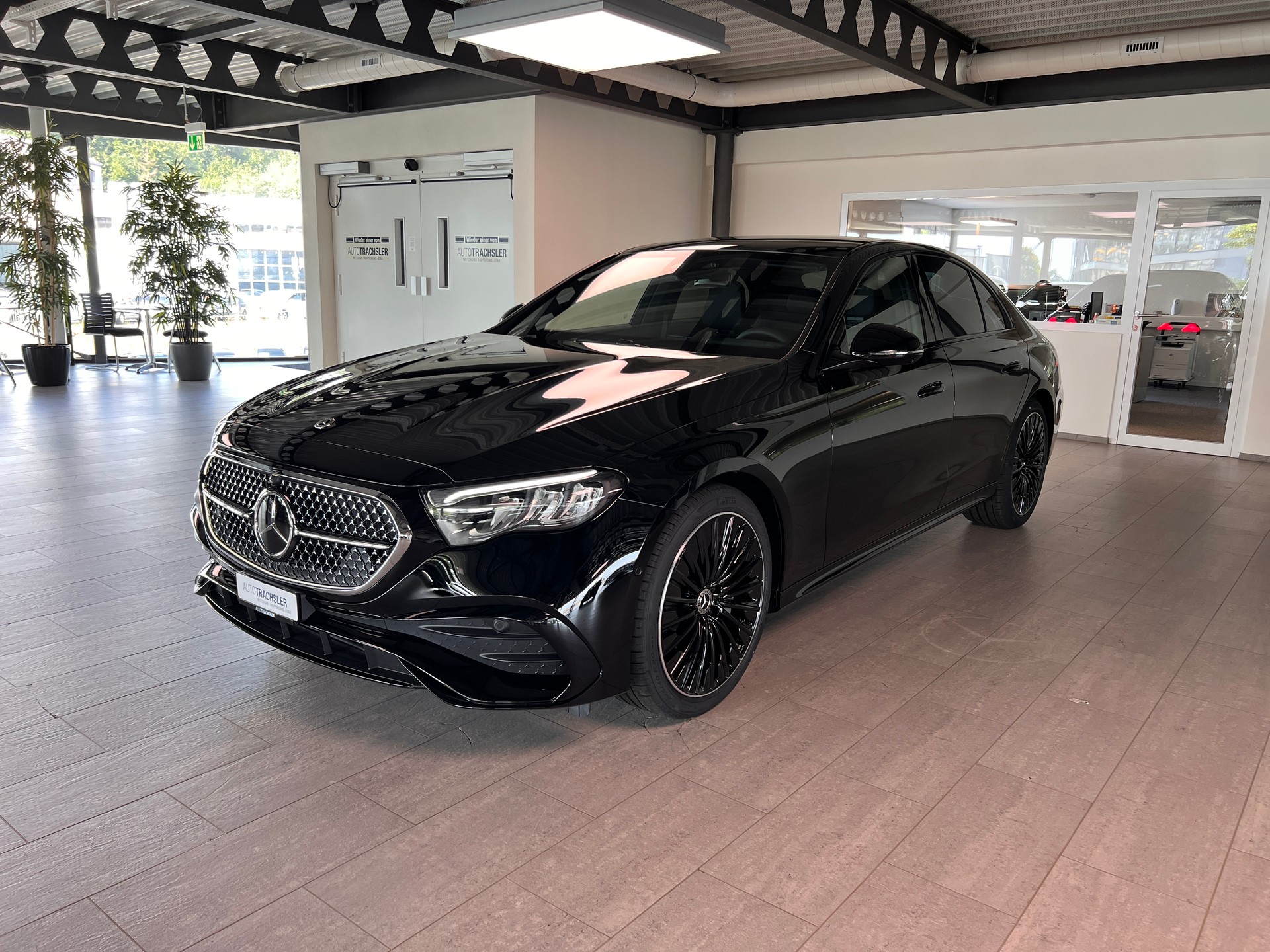 MERCEDES-BENZ E 220 d 4Matic 9G-Tronic-image-3