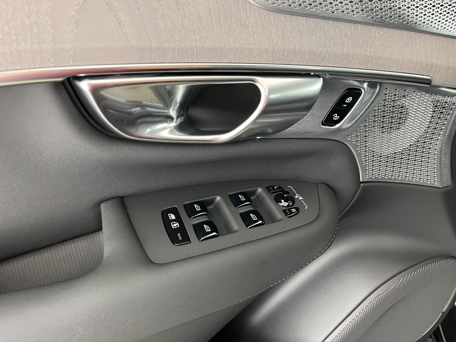 VOLVO XC90 2.0 T8 TE Ultra Dark eAWD-image-14