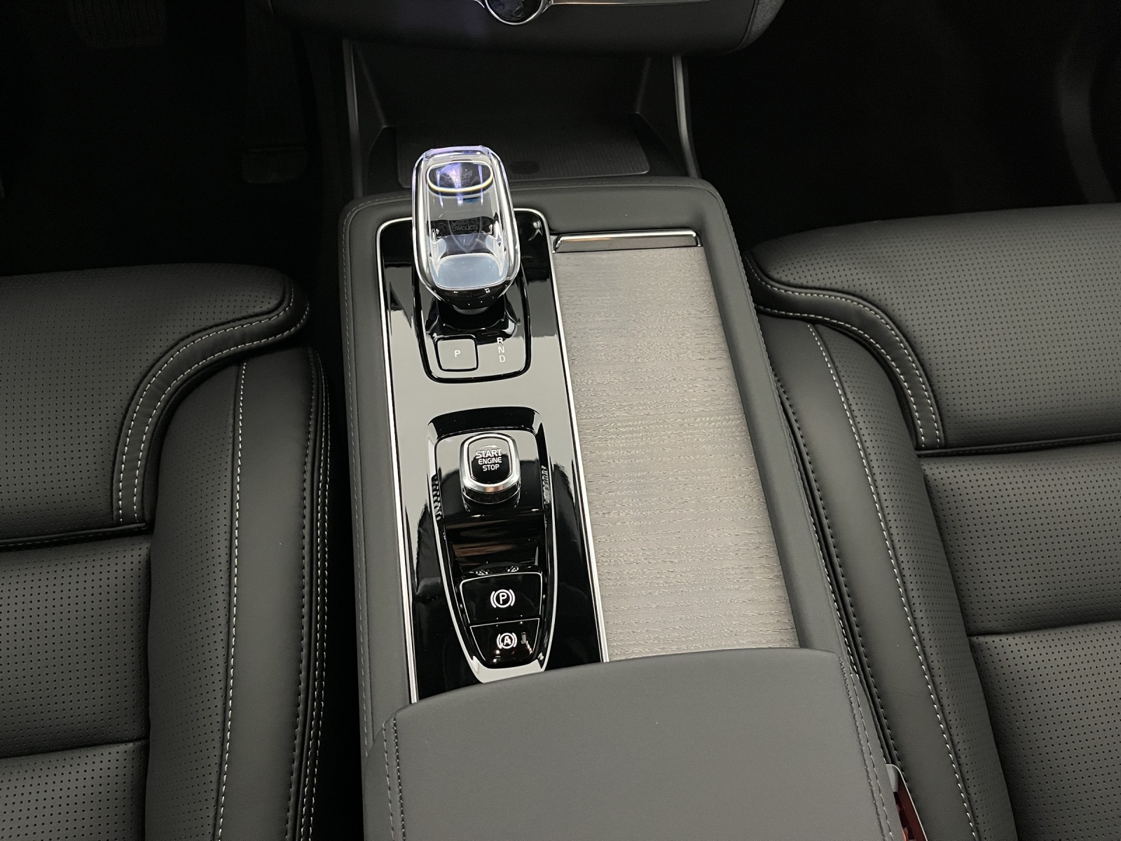 VOLVO XC90 2.0 T8 TE Ultra Dark eAWD-image-15