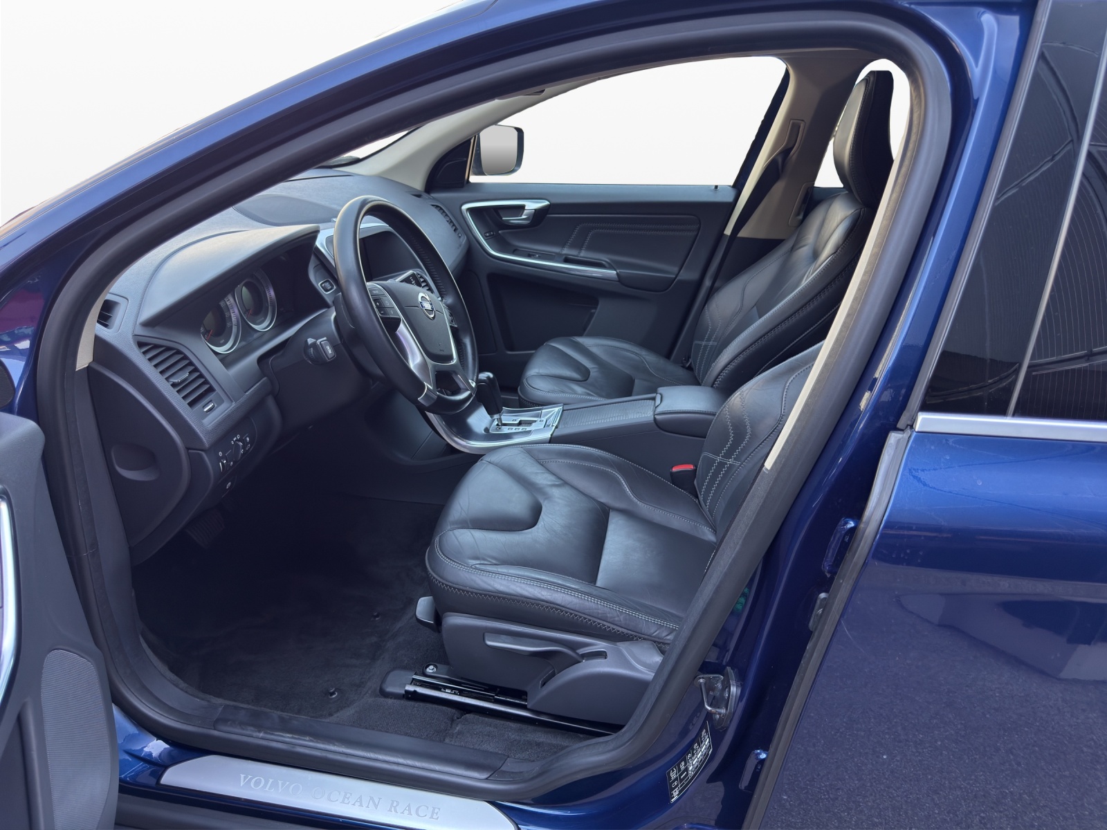 VOLVO XC60 D5 AWD OceanRace Geartronic-image-8