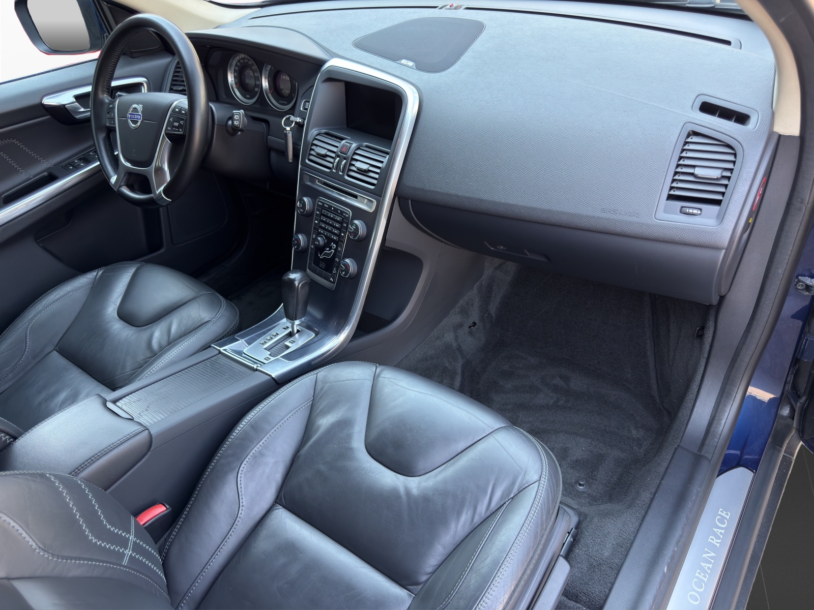 VOLVO XC60 D5 AWD OceanRace Geartronic-image-15