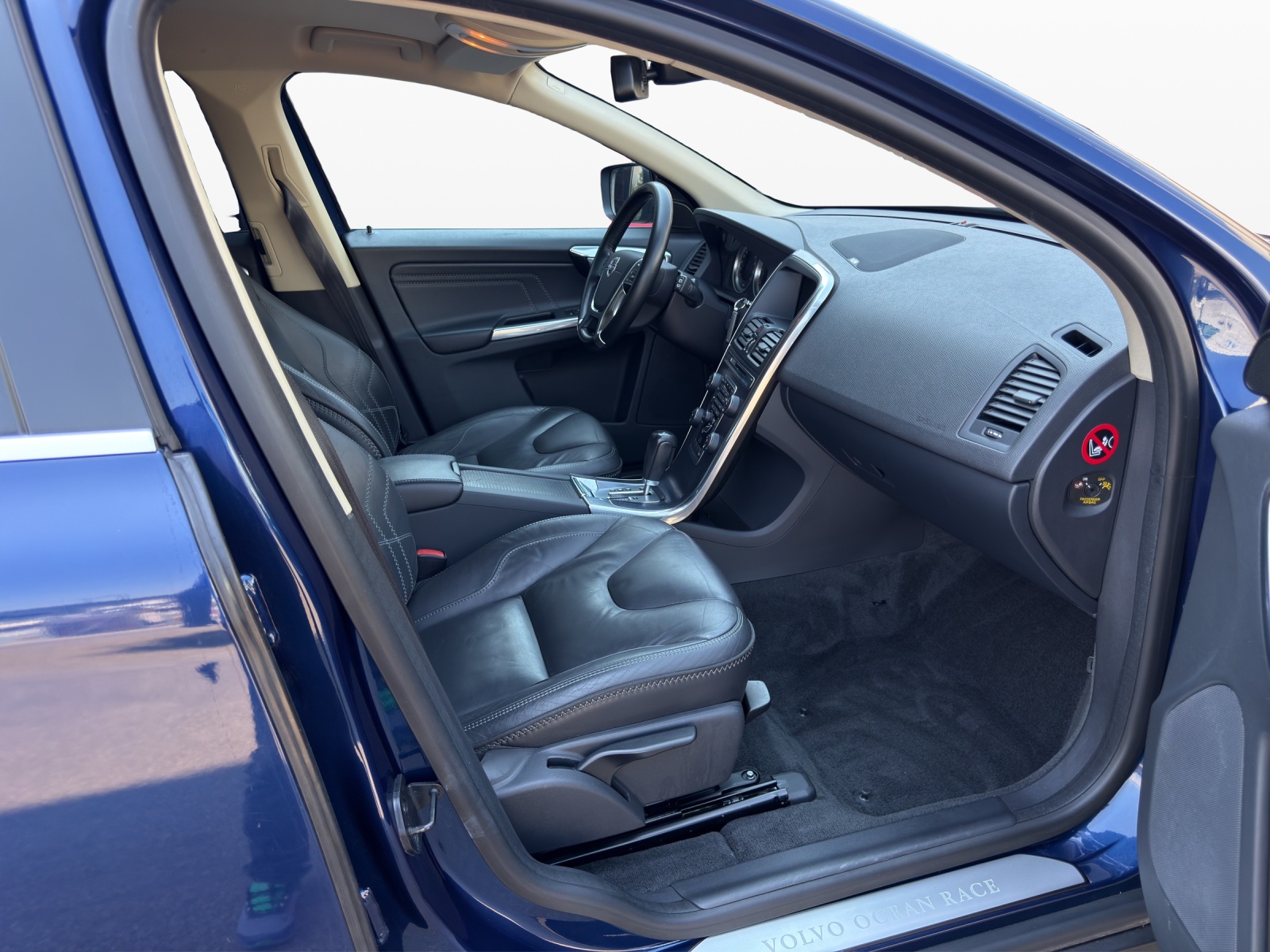 VOLVO XC60 D5 AWD OceanRace Geartronic-image-14
